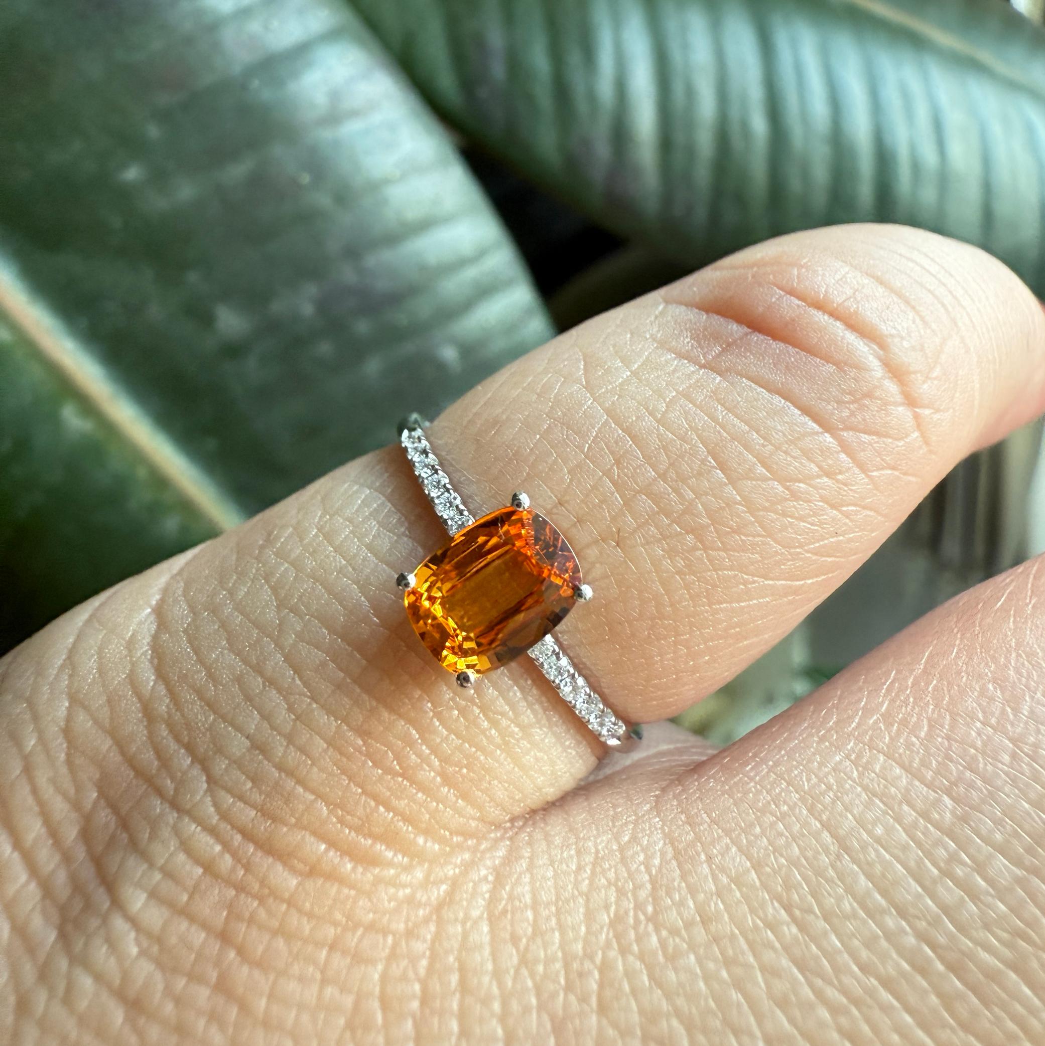 Elegant Platinum 950 Ring with Spessartite Garnet and Natural Diamonds For Sale 4