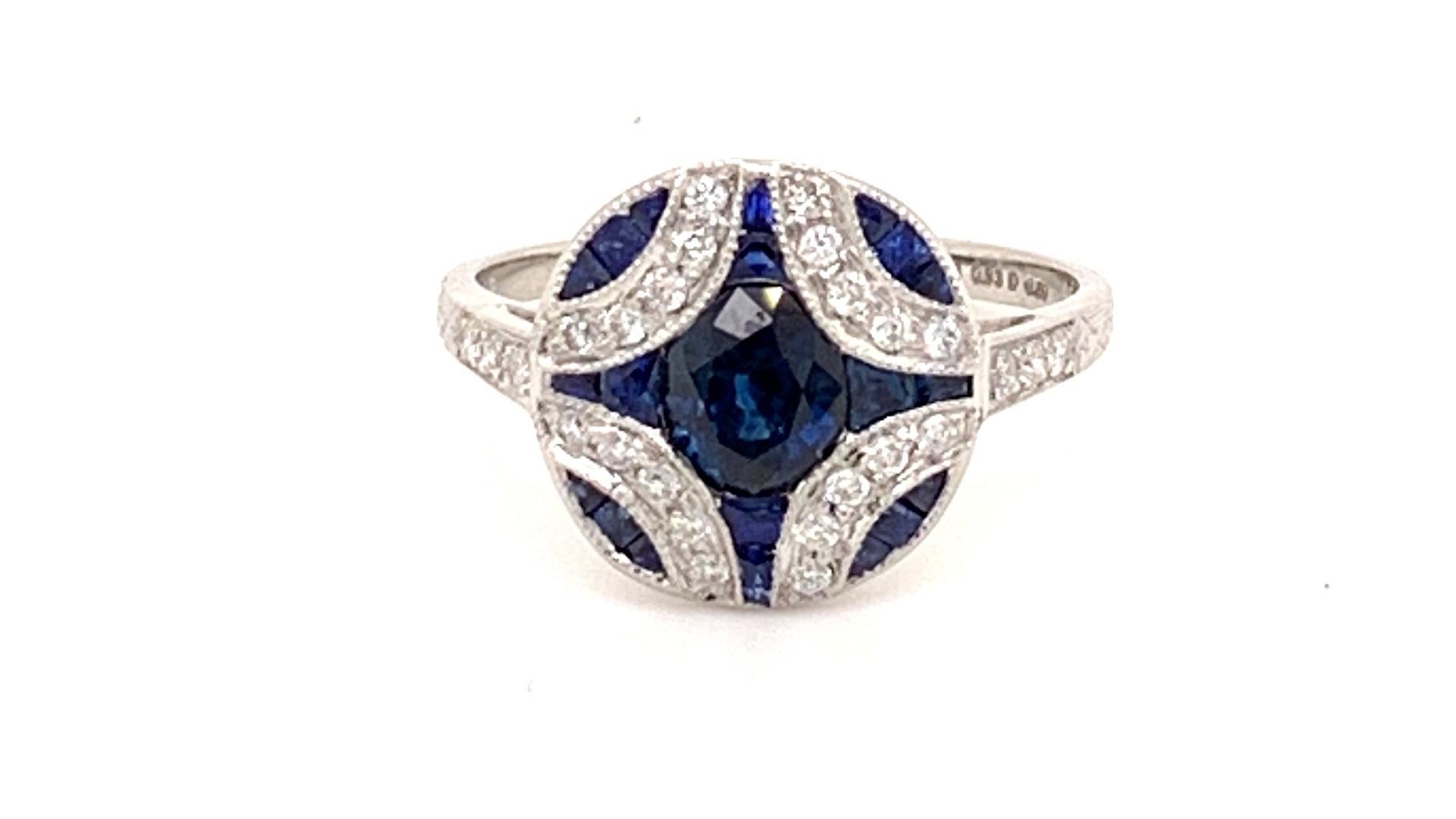 Elegant Platinum and 0.93 Carat Center Round Sapphire Diamond Ring In New Condition In New York, NY