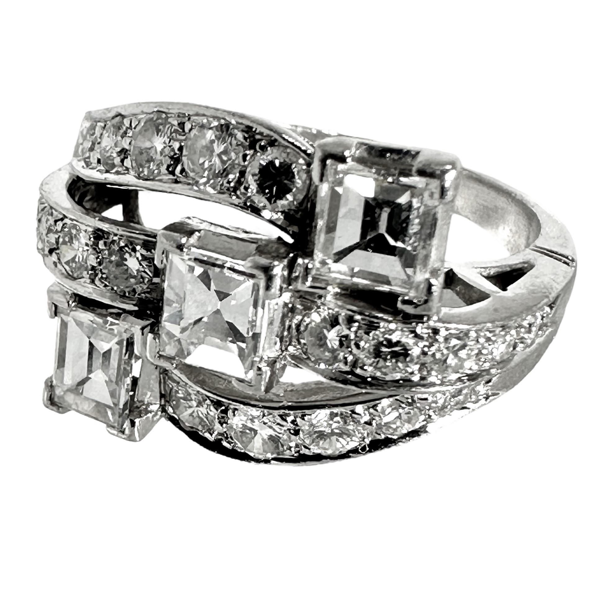 Elegant Platinum Art-Deco Cocktail Ring with Mirror Cut & Brilliant Cut Diamonds In Good Condition For Sale In Palm Beach, FL