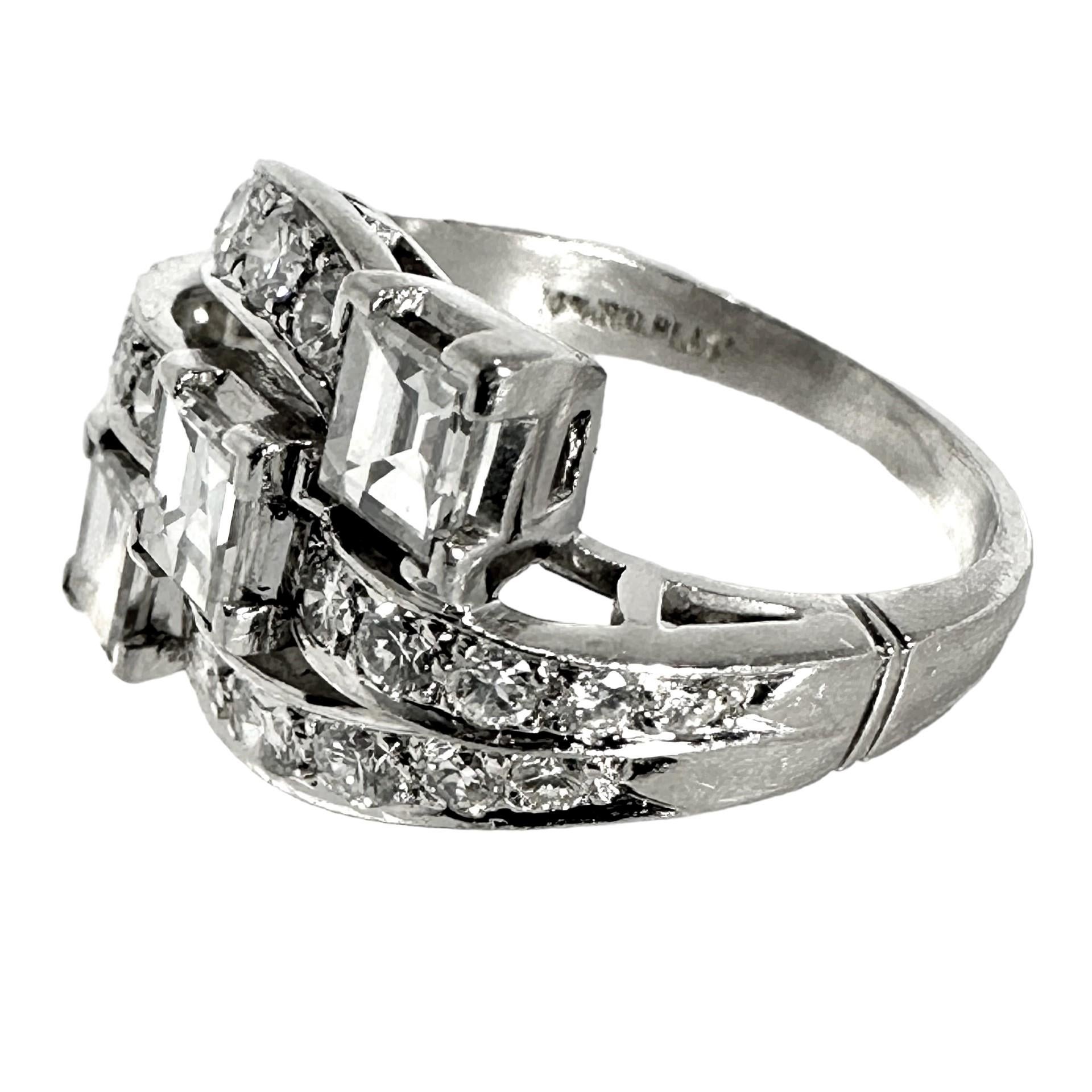Women's Elegant Platinum Art-Deco Cocktail Ring with Mirror Cut & Brilliant Cut Diamonds For Sale
