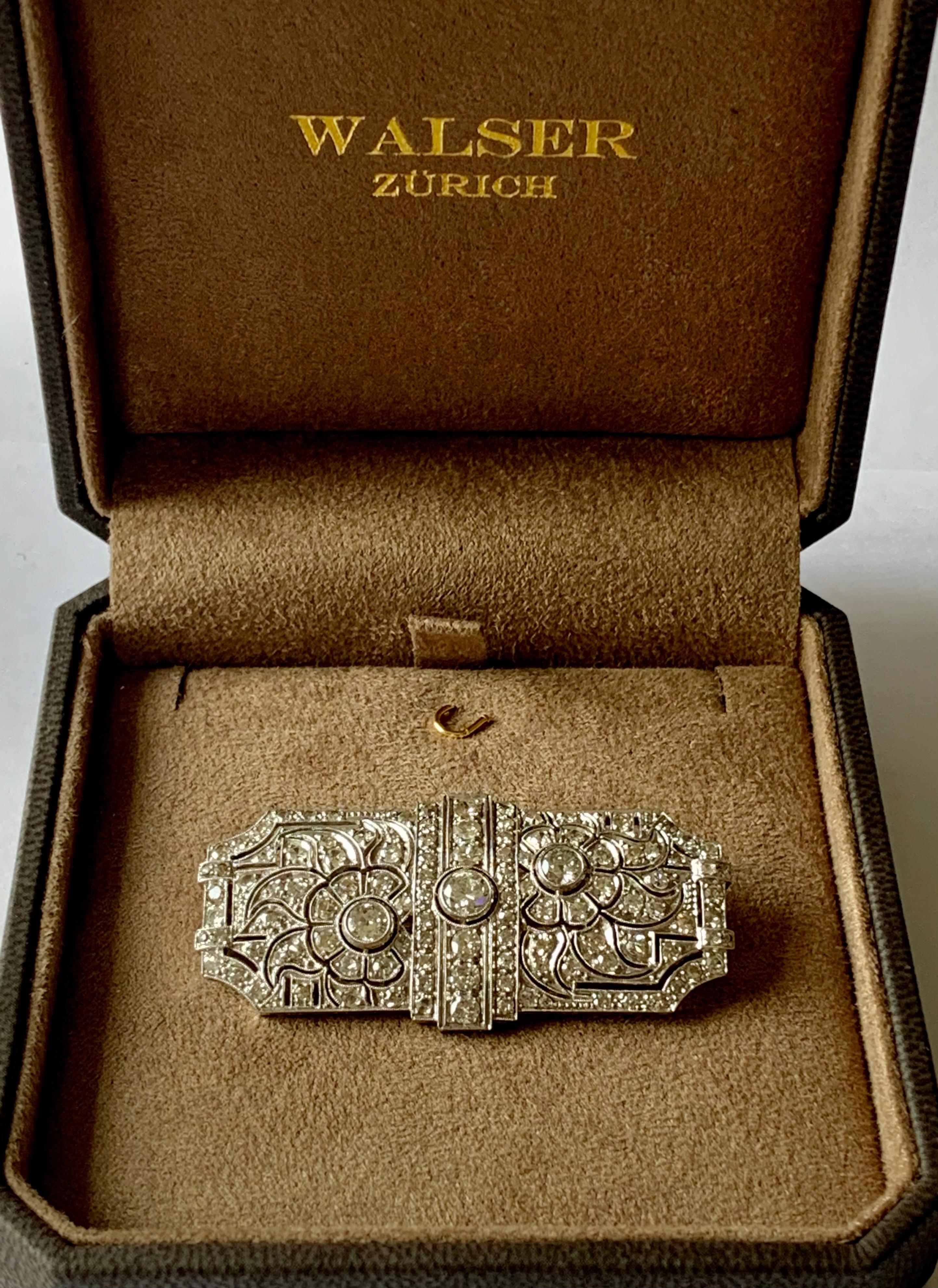 Elegant Platinum Diamond Plaque Brooch, circa 1935 For Sale 1