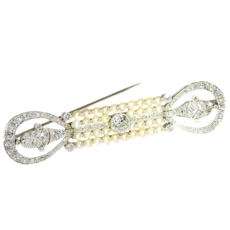 Round Cut Elegant Platinum Diamonds '4.70 Carat' and Pearls Art Deco Belle Époque Brooch For Sale