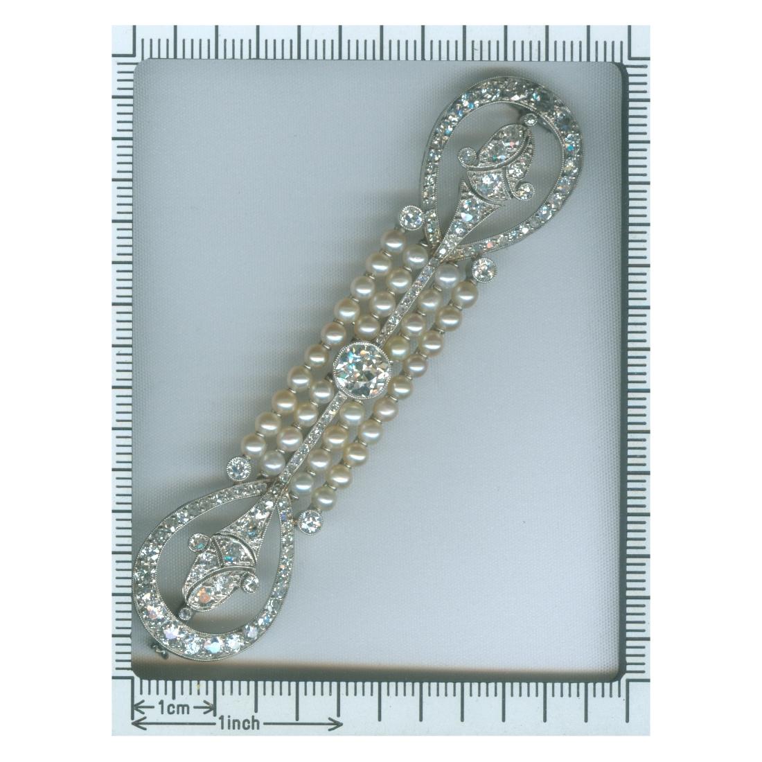 Elegant Platinum Diamonds '4.70 Carat' and Pearls Art Deco Belle Époque Brooch For Sale 1