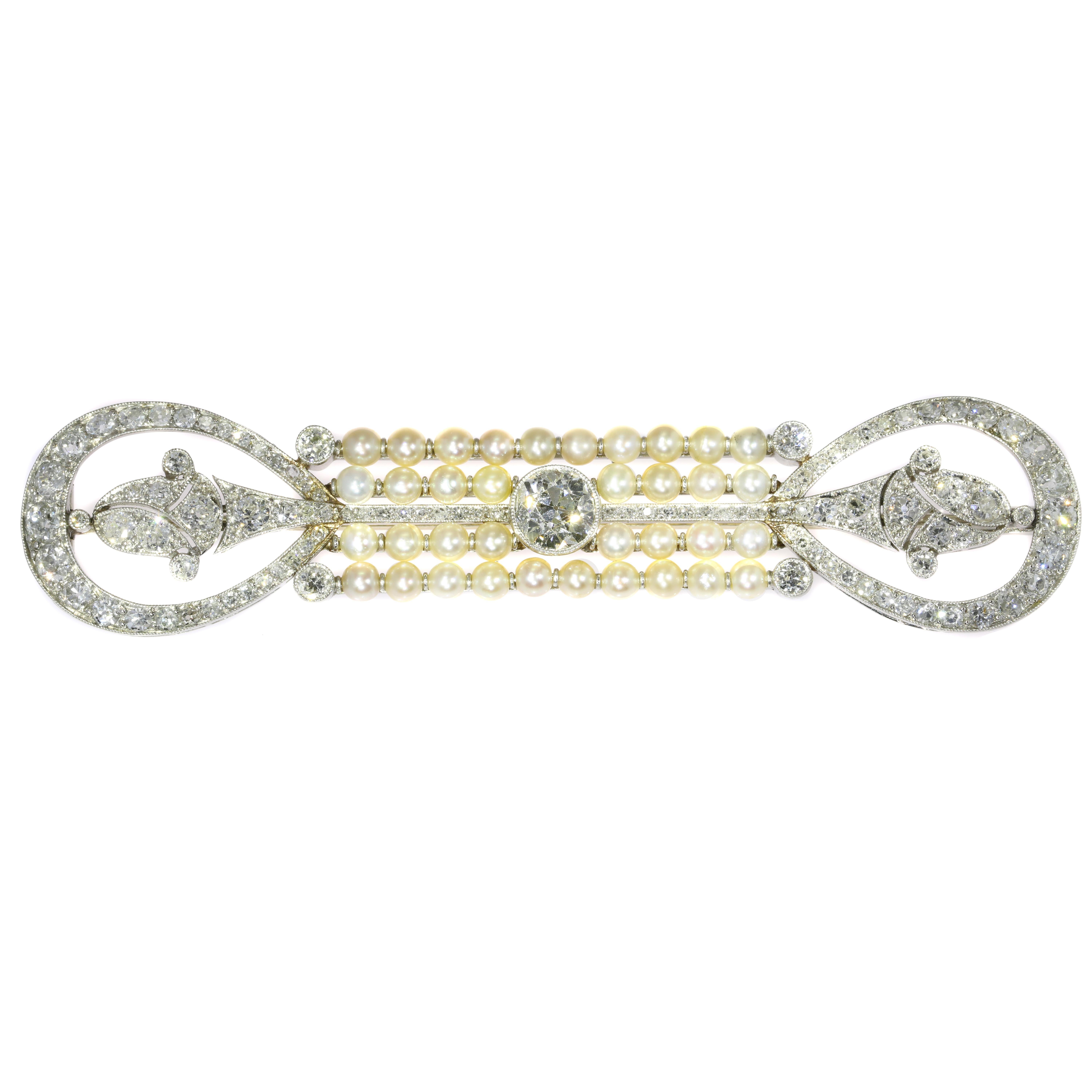 Elegant Platinum Diamonds '4.70 Carat' and Pearls Art Deco Belle Époque Brooch For Sale
