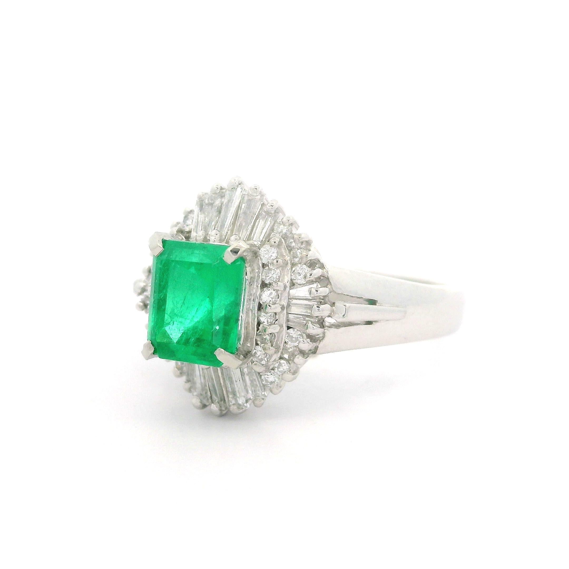 Elegant Platinum GIA 1.53ctw Colombian Emerald & Diamond Ballerina Cocktail Ring For Sale 5