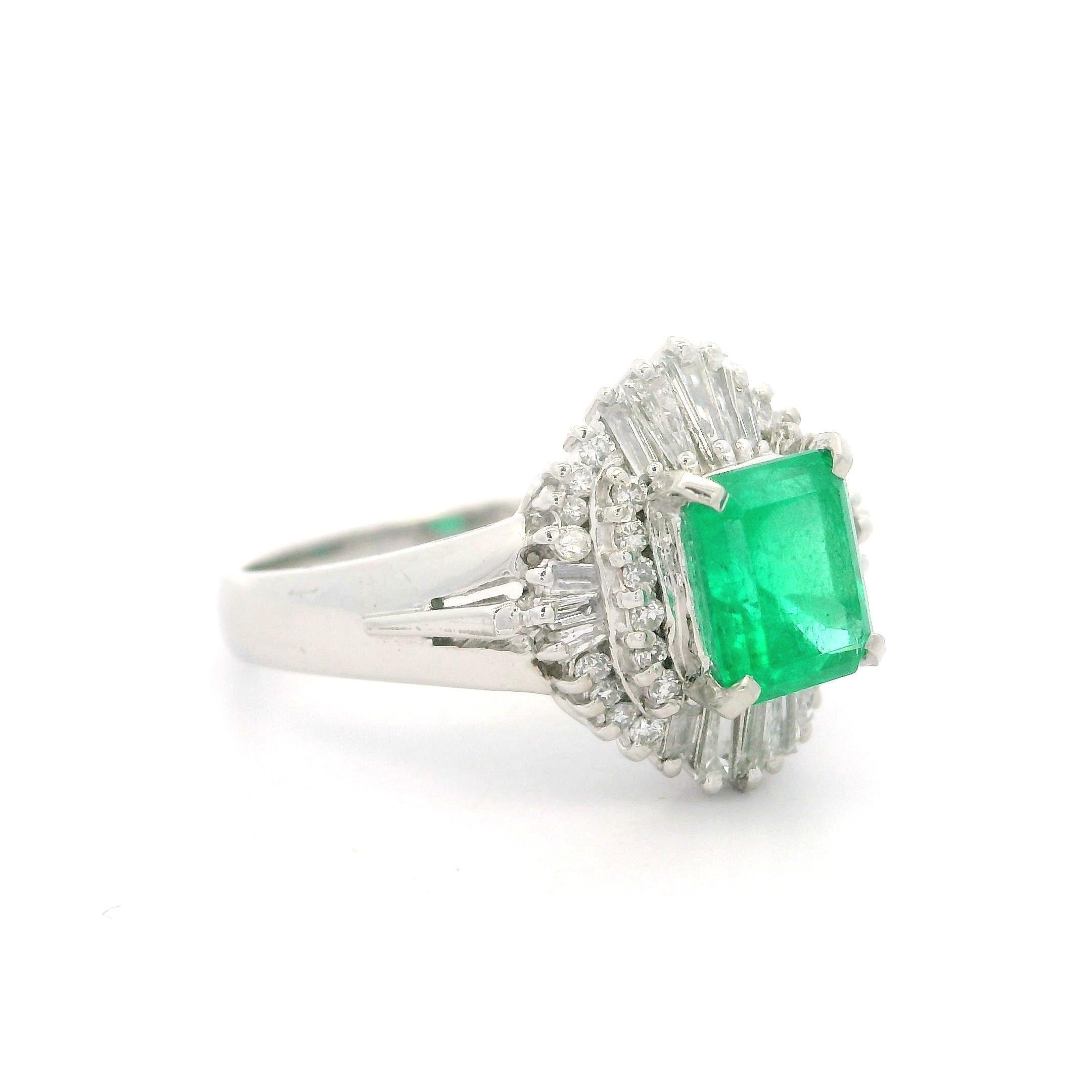 Elegant Platinum GIA 1.53ctw Colombian Emerald & Diamond Ballerina Cocktail Ring For Sale 1