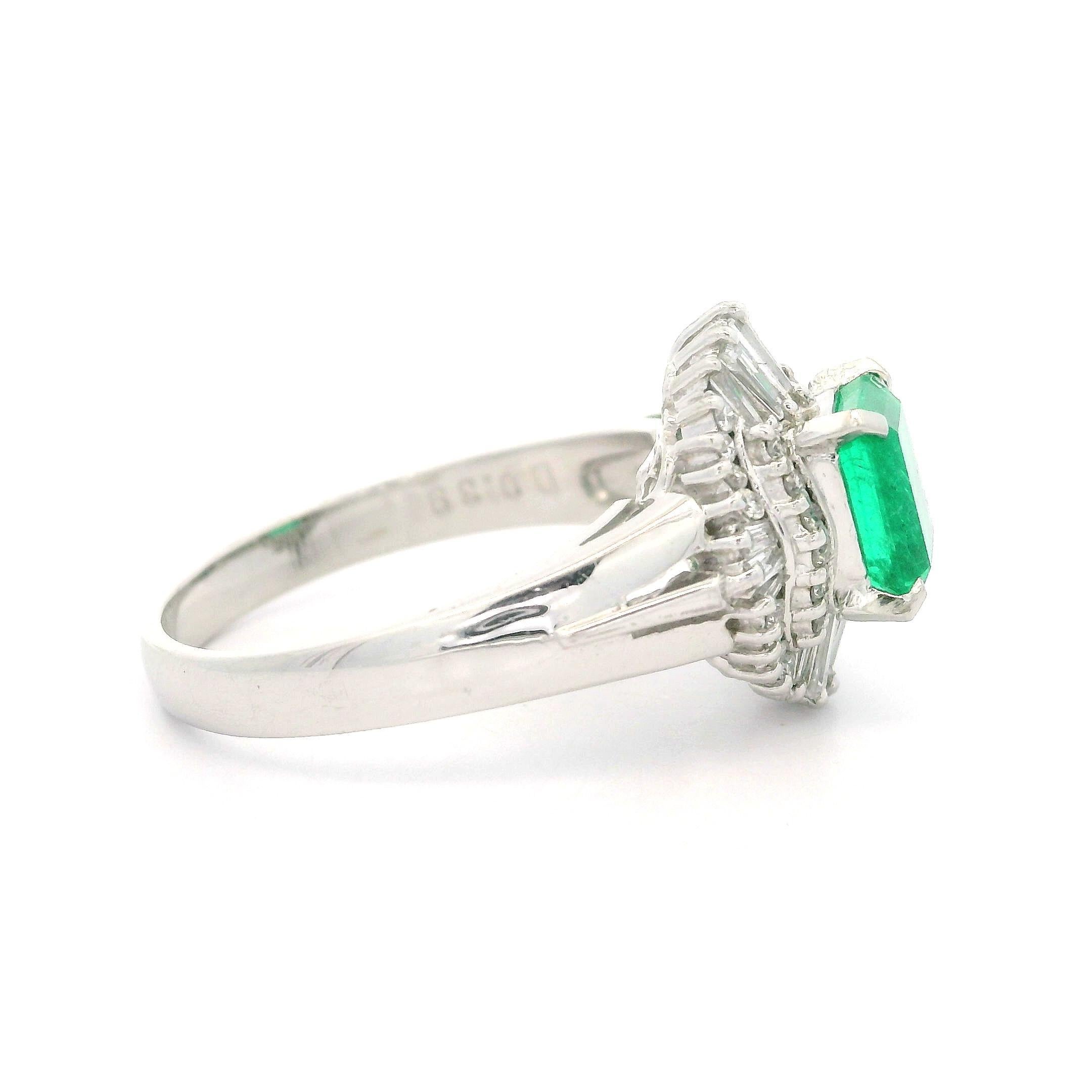 Elegant Platinum GIA 1.53ctw Colombian Emerald & Diamond Ballerina Cocktail Ring For Sale 2
