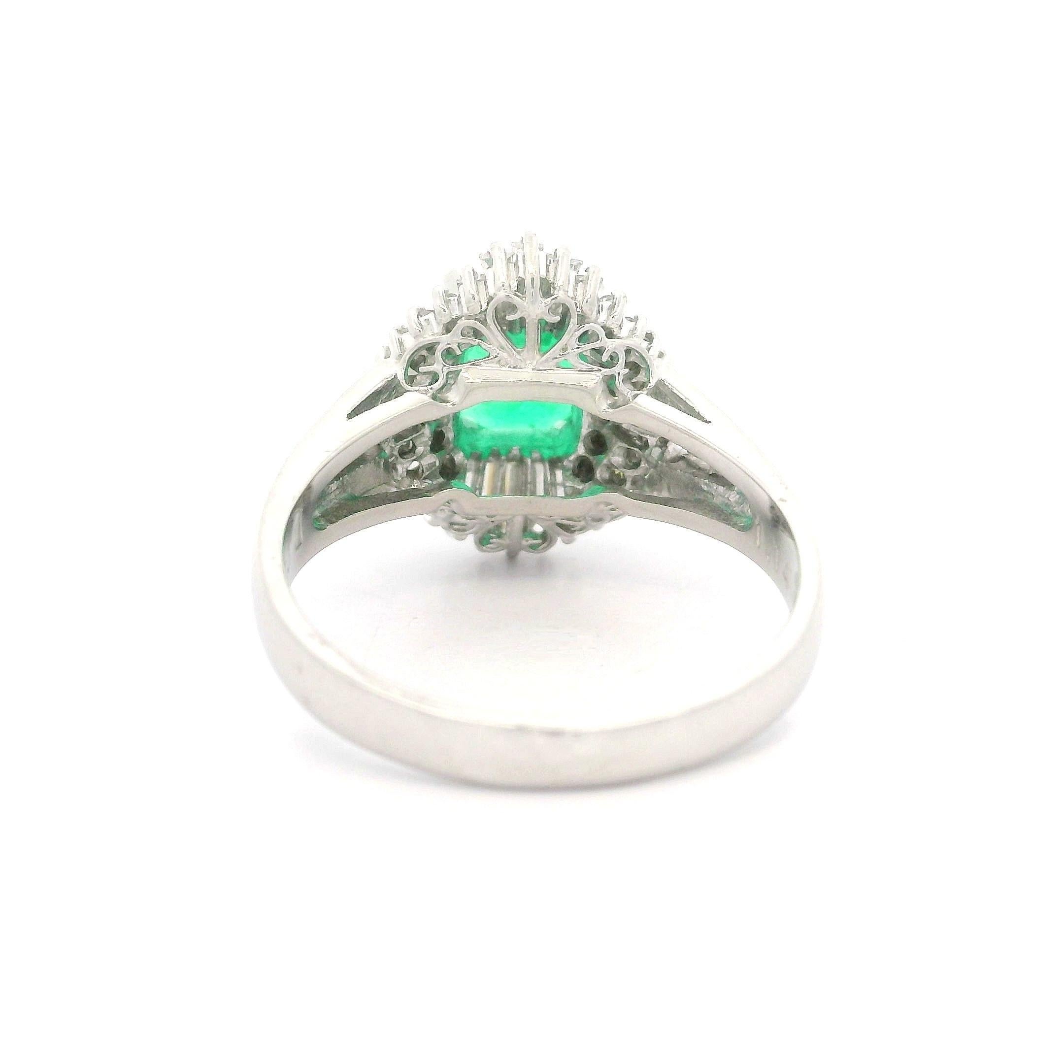 Elegant Platinum GIA 1.53ctw Colombian Emerald & Diamond Ballerina Cocktail Ring For Sale 3