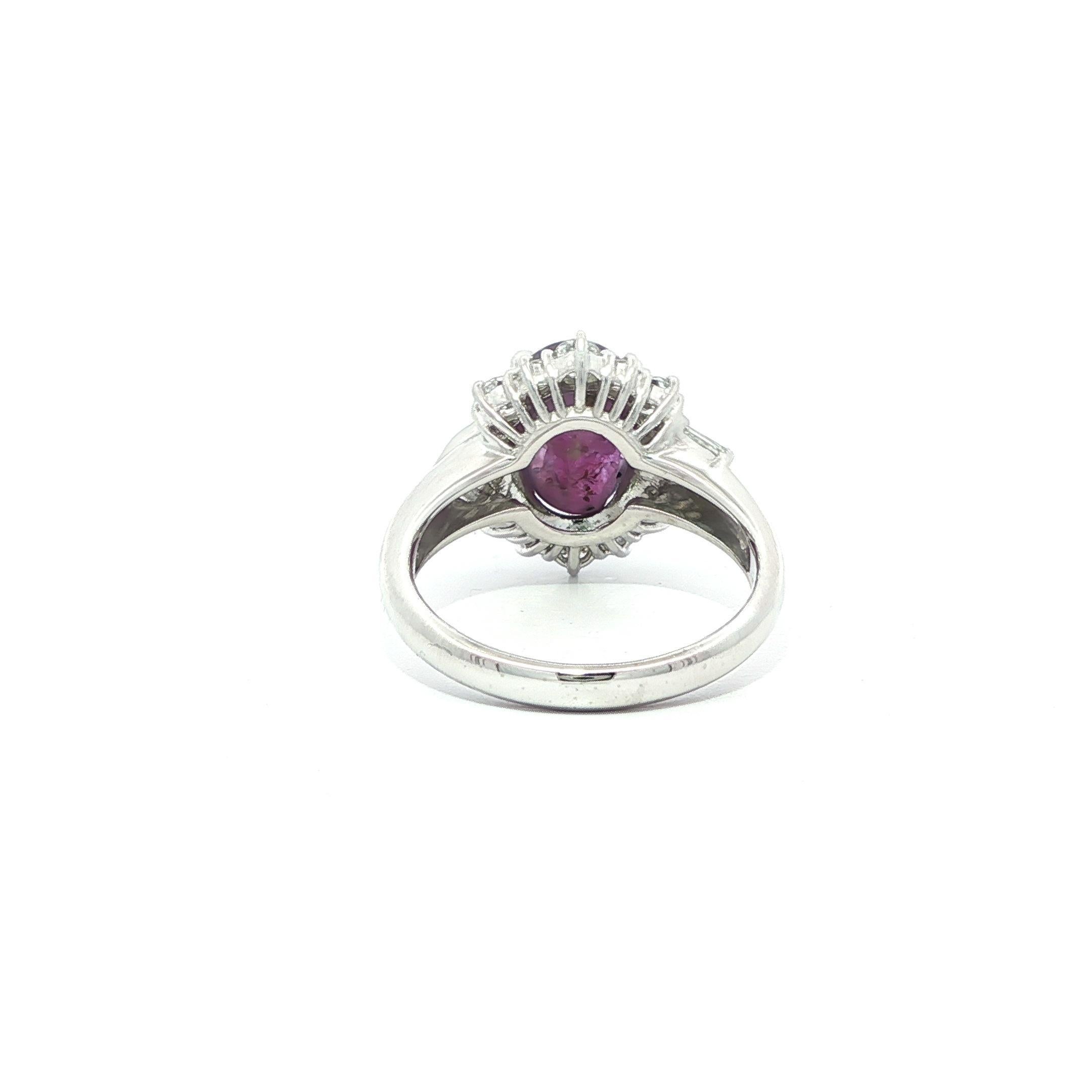 Elegante Anillo de Platino GIA 4,71ctw Zafiro Estrella Púrpura Cabujón Ovalado c/ Diamante en venta 6