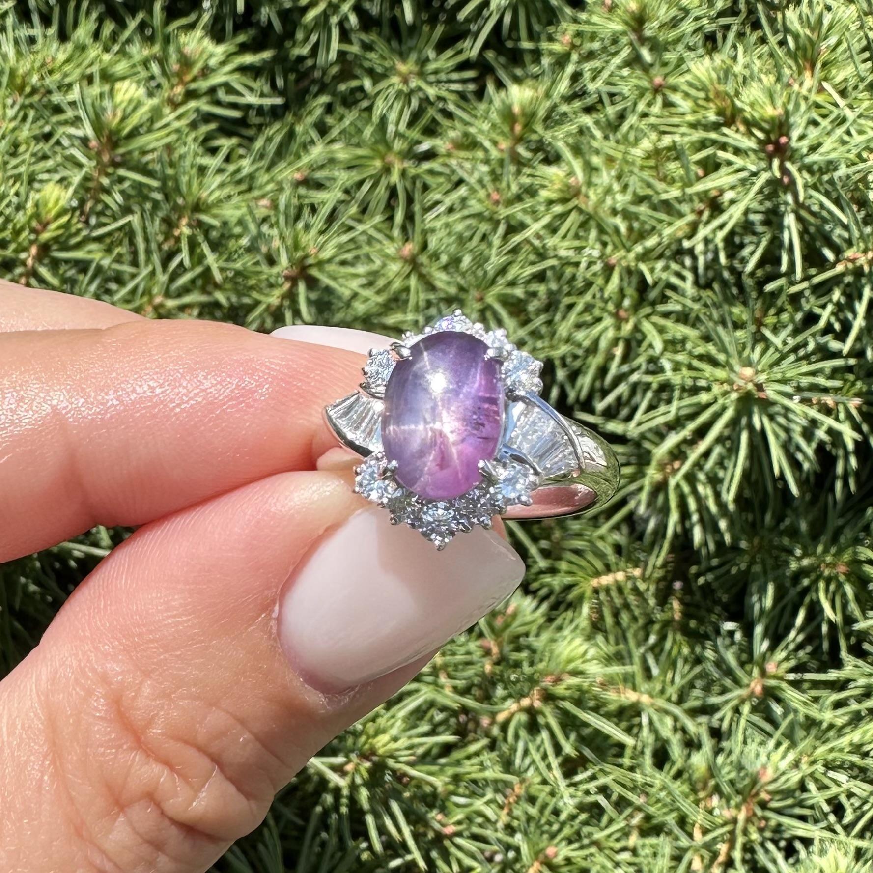 Elegante Anillo de Platino GIA 4,71ctw Zafiro Estrella Púrpura Cabujón Ovalado c/ Diamante en venta 3