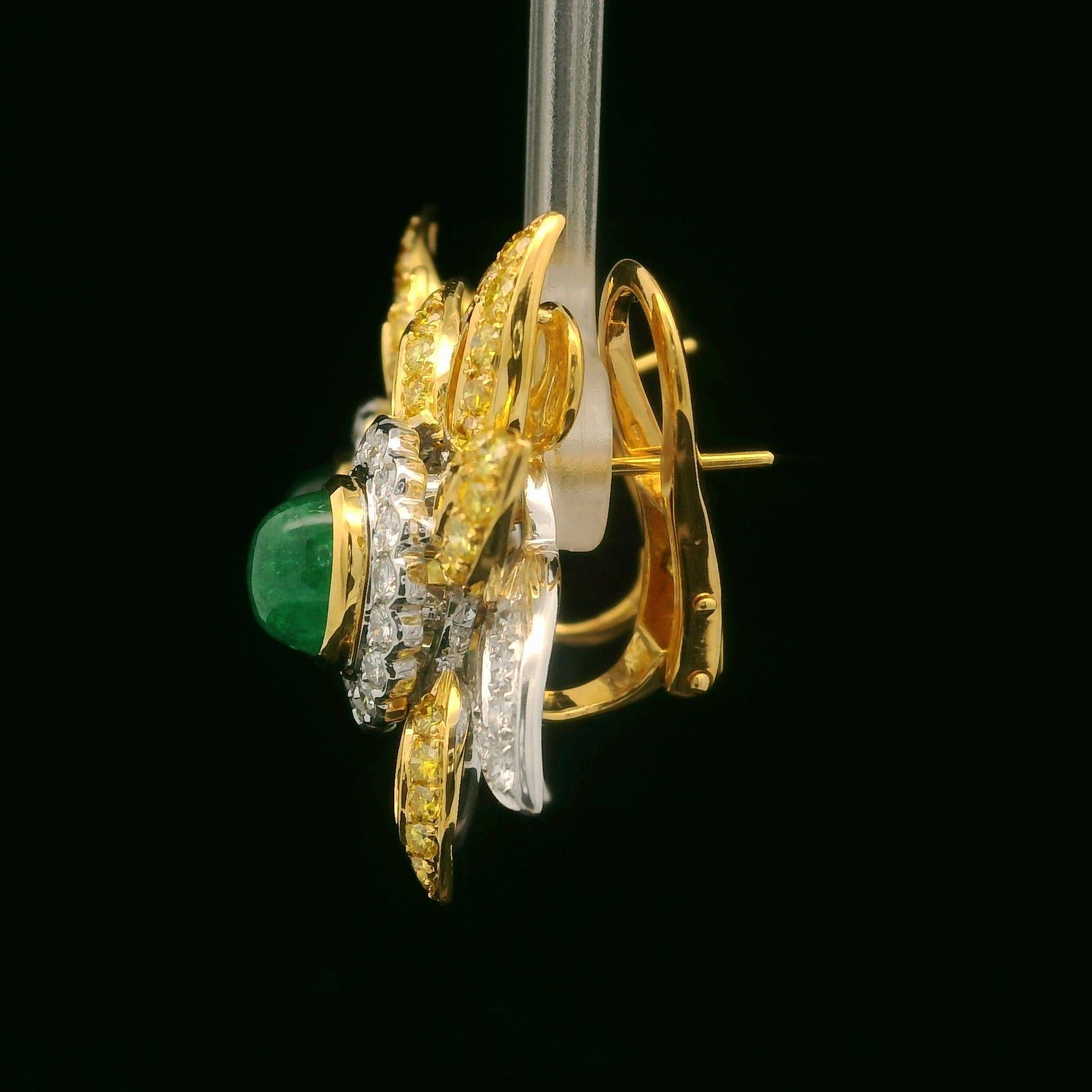 Élégantes boucles d'oreilles fleur en platine et or avec émeraude de 6,12 carats certifiée GIA et diamants fantaisie en vente 1