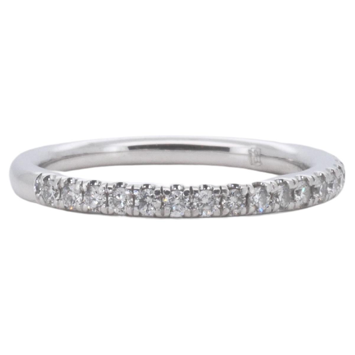 Élégant anneau fin en platine serti de 0,28 carat de diamants naturels