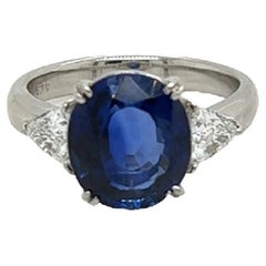 Elegant Platinum Ring 5.10 Carat Sapphire