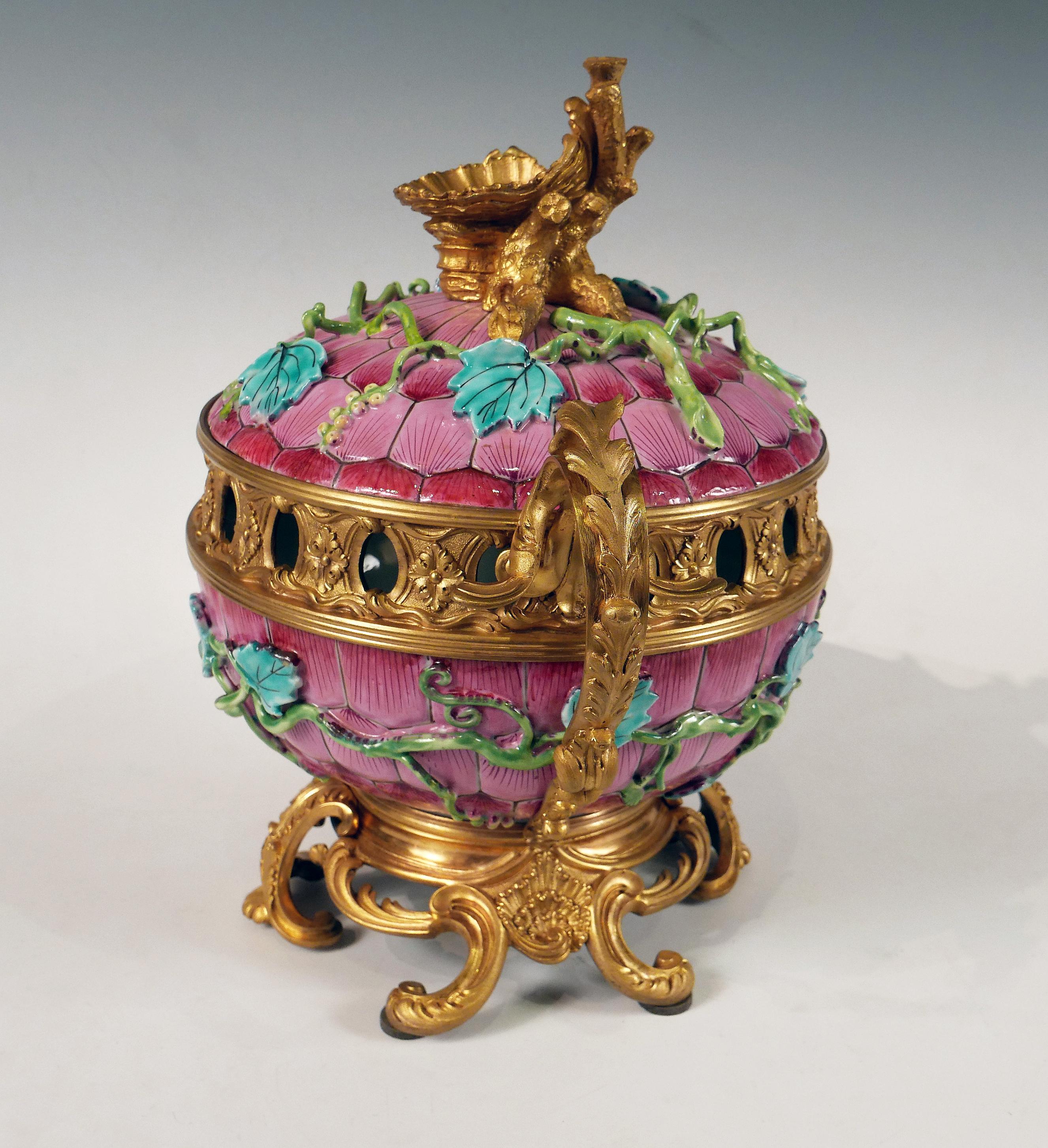 Français Élégant pot-Pourri en porcelaine attribué à l'Escalier de Cristal, France, vers 1880 en vente