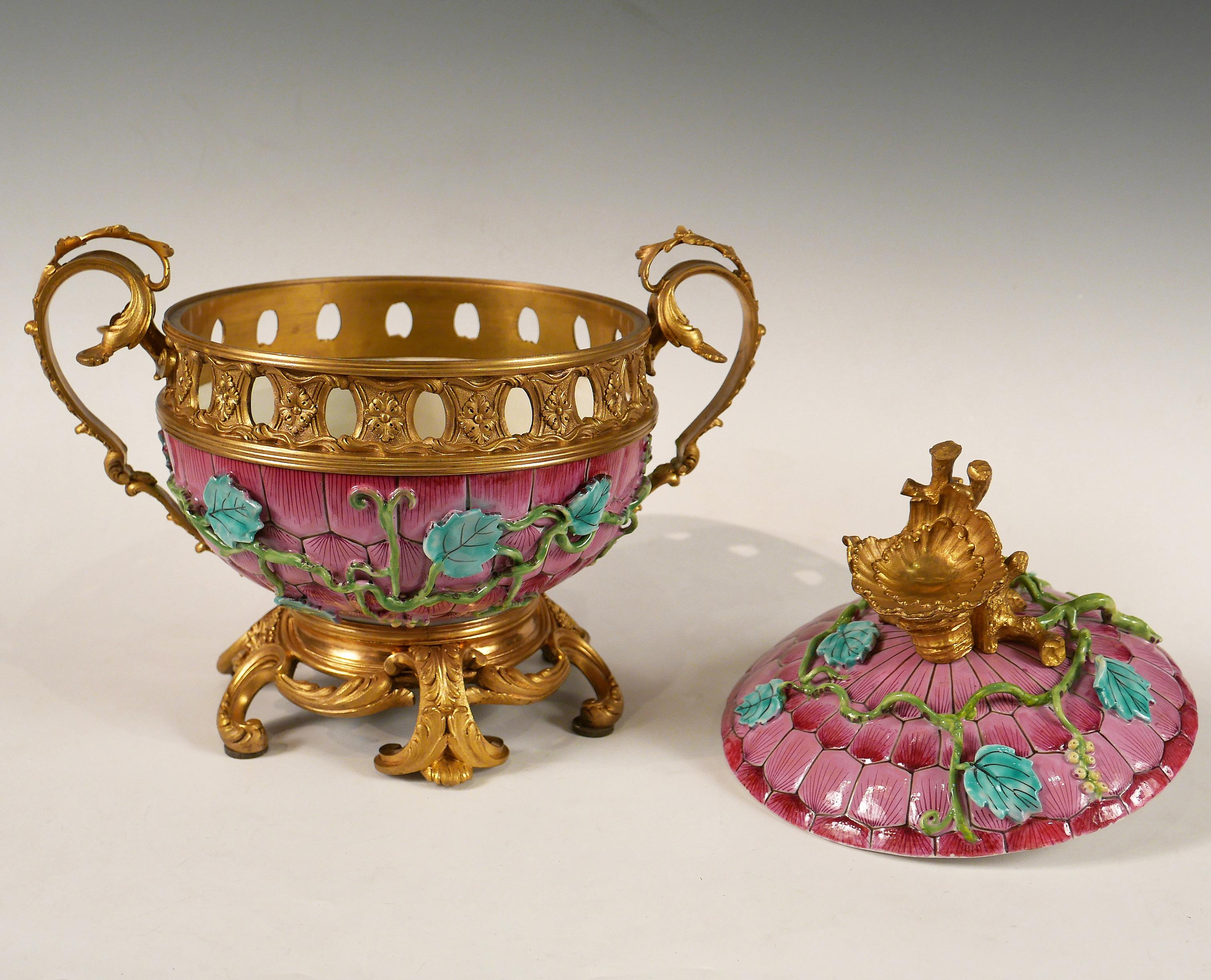 Doré Élégant pot-Pourri en porcelaine attribué à l'Escalier de Cristal, France, vers 1880 en vente