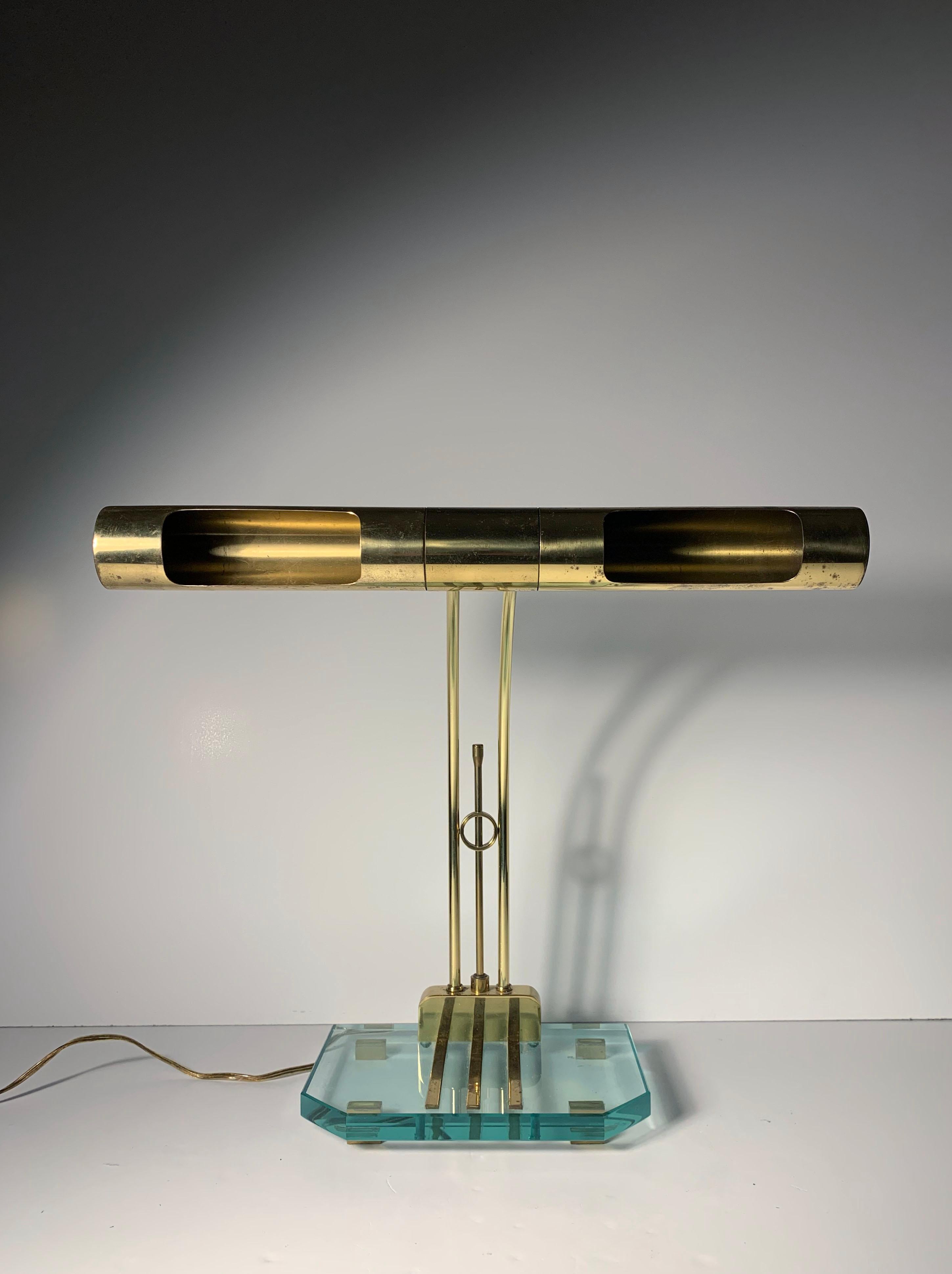20ième siècle Lampe de bureau post-moderne élégante en vente