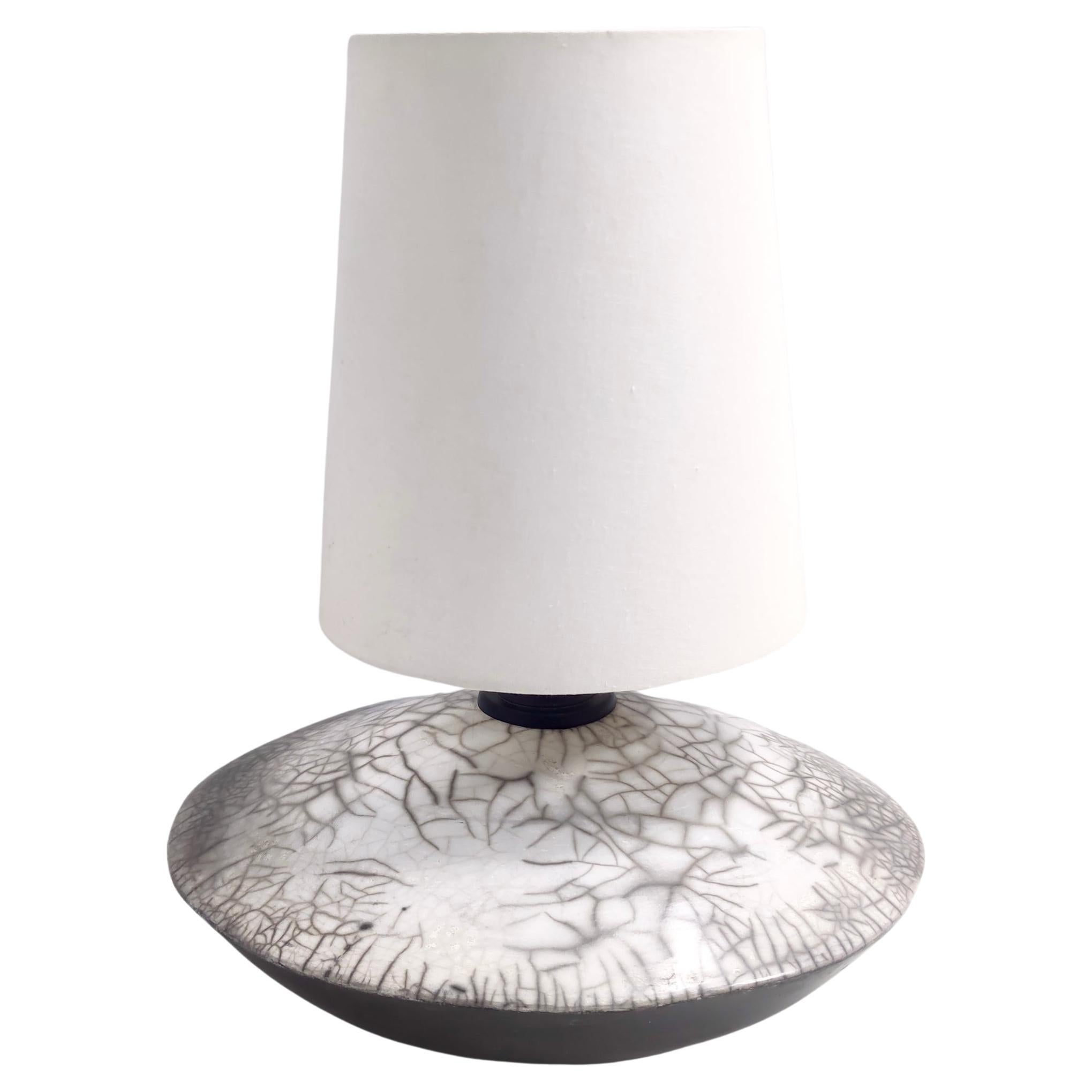 Elegante, postmoderne, handgefertigte Raku-Keramik-Tischlampe in Grau, signiert, Italien