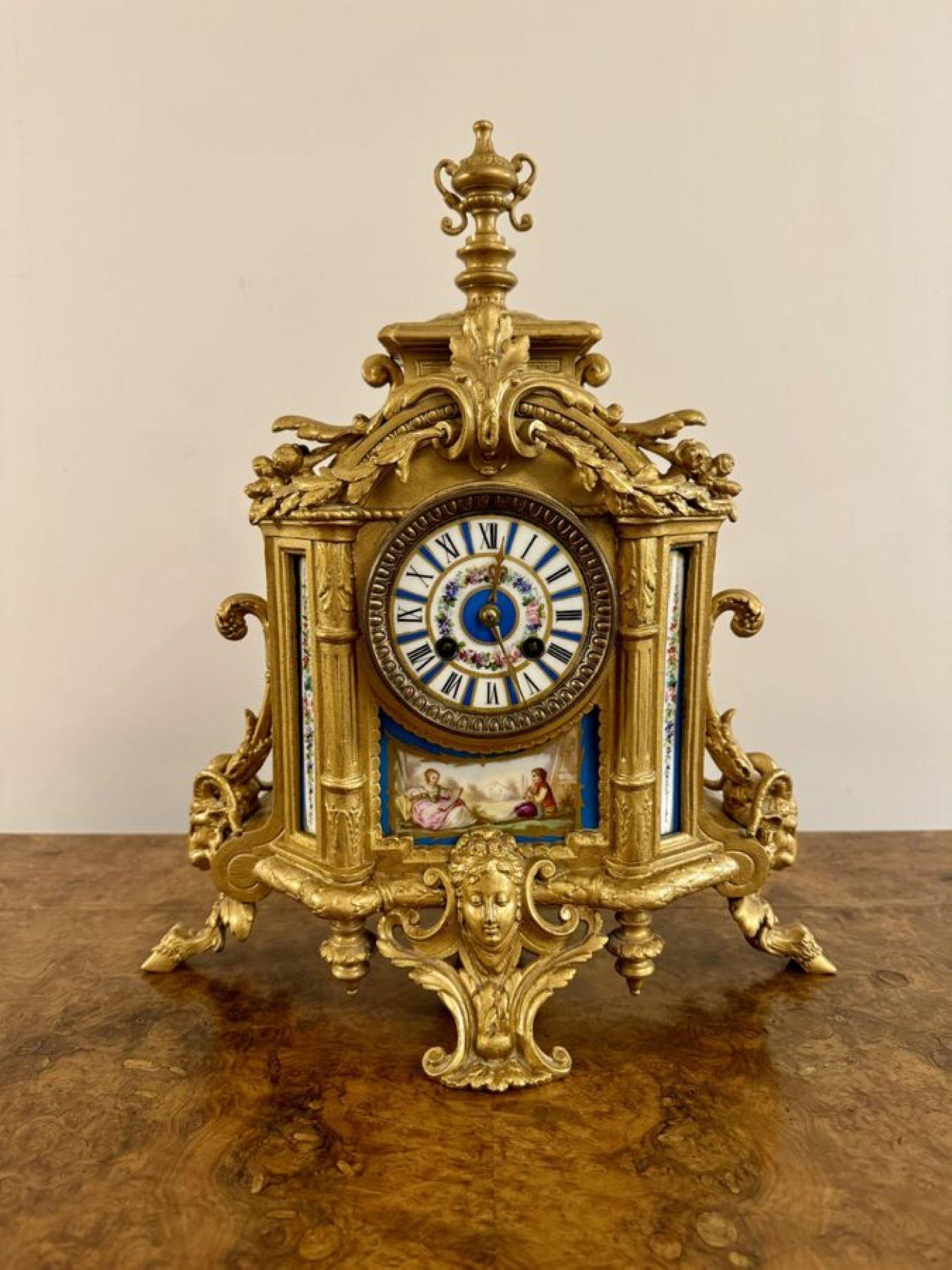 Elegance, pendule française du 19e siècle en métal doré et porcelaine. Bon état - En vente à Ipswich, GB