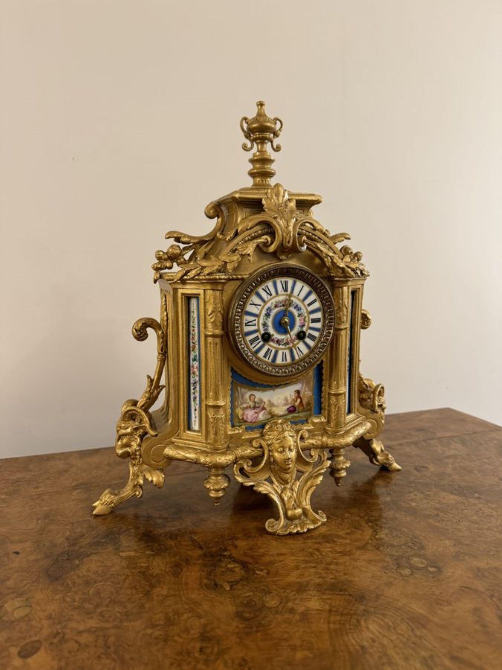 Elegance, pendule française du 19e siècle en métal doré et porcelaine. en vente 1
