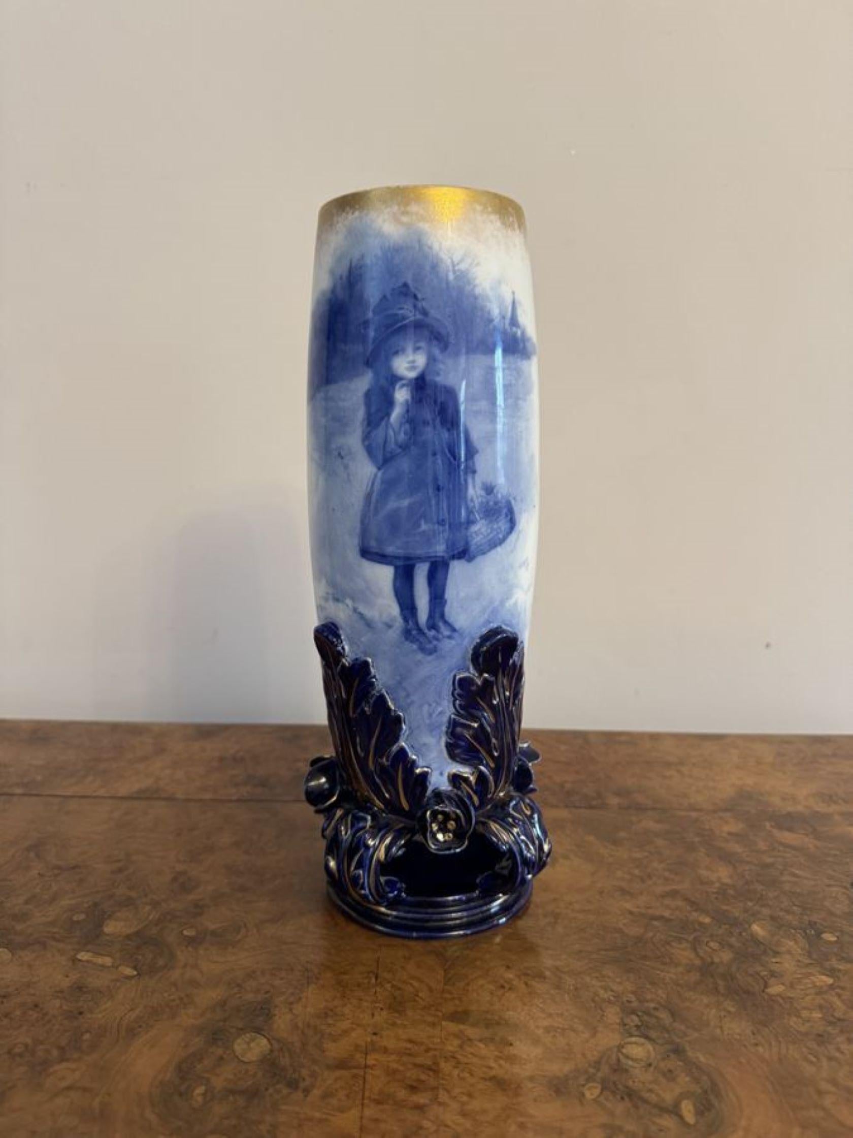 Elegante jarrón antiguo de calidad de la serie infantil Doulton siglo XX en venta