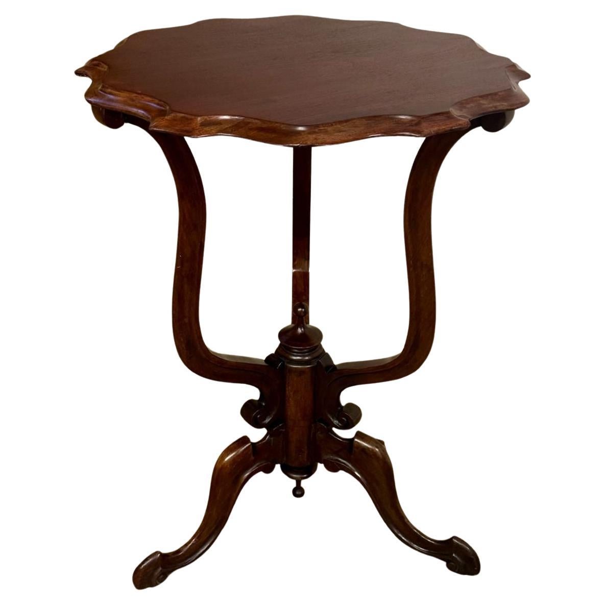 Mesa auxiliar antigua de caoba eduardiana de elegante calidad