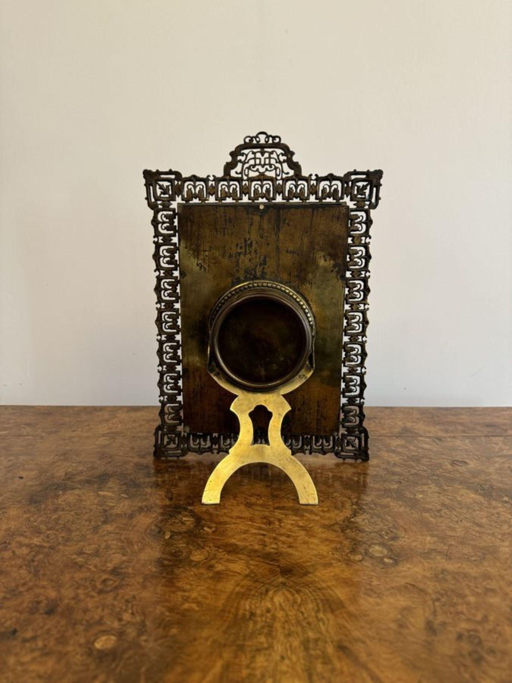 Elegant quality antique Victorian ornate brass desk clock  In Good Condition For Sale In Ipswich, GB