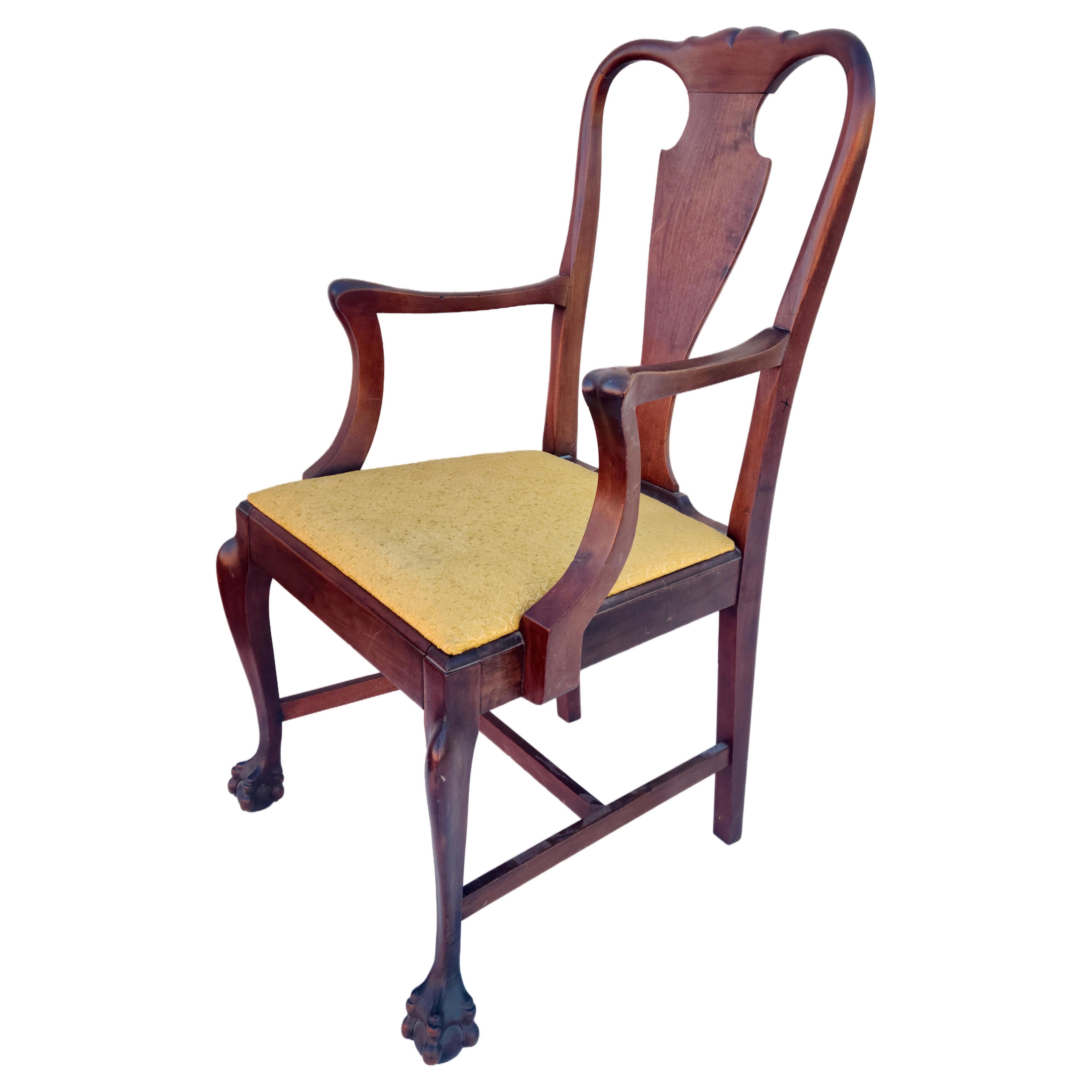 Elegant Queen Anne Style Library Desk Chair in Walnut For Sale