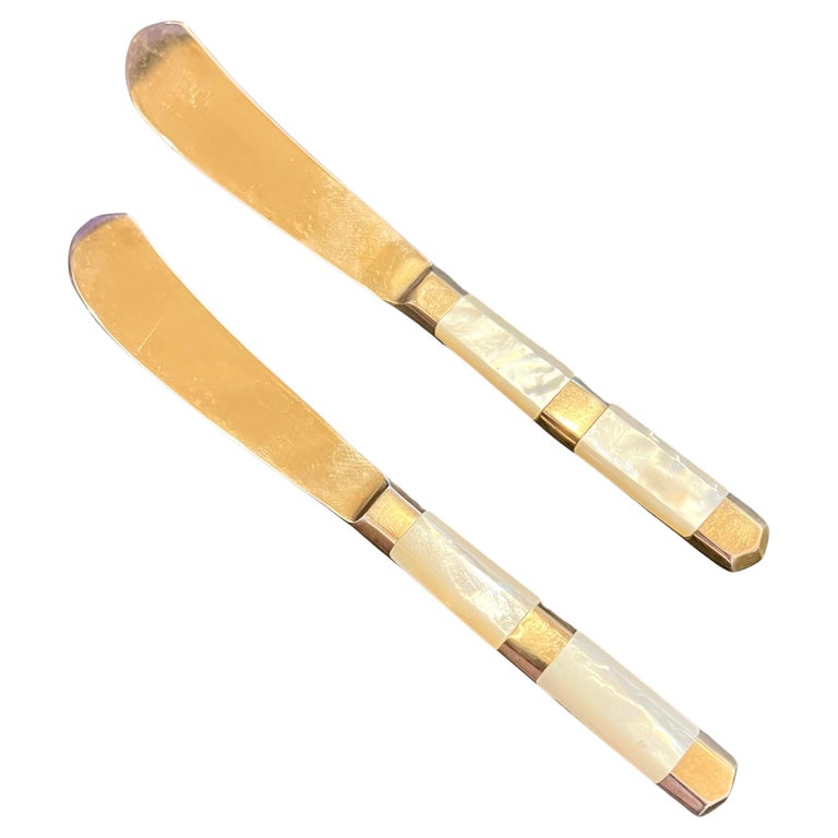 Elegant and Rare Pair of Butter Knives in Mother of Pearl and Solid