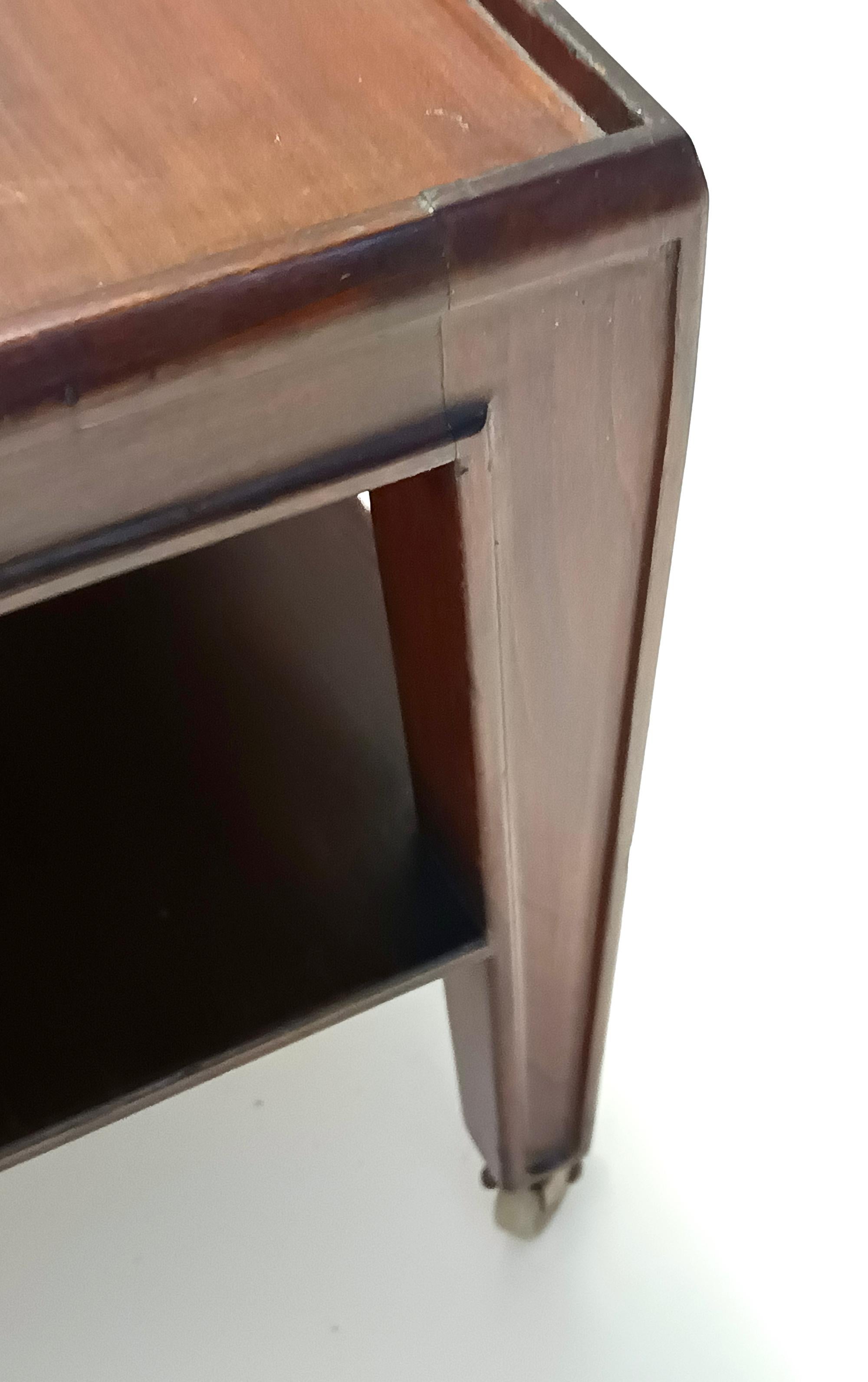 Eleganter rechteckiger Couchtisch aus Nussbaumholz von Paolo Buffa mit Rollen, Italien 2