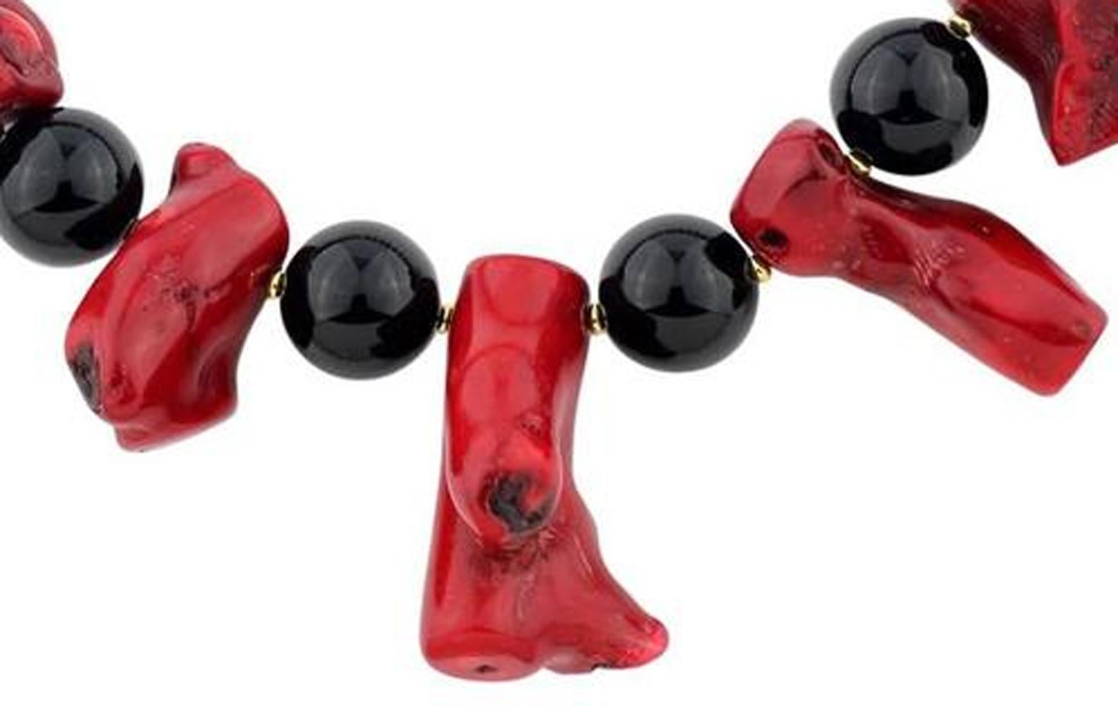 Taglio misto AJD Elegante collana artistica fatta a mano di corallo e onice nera in bambù rosso in vendita