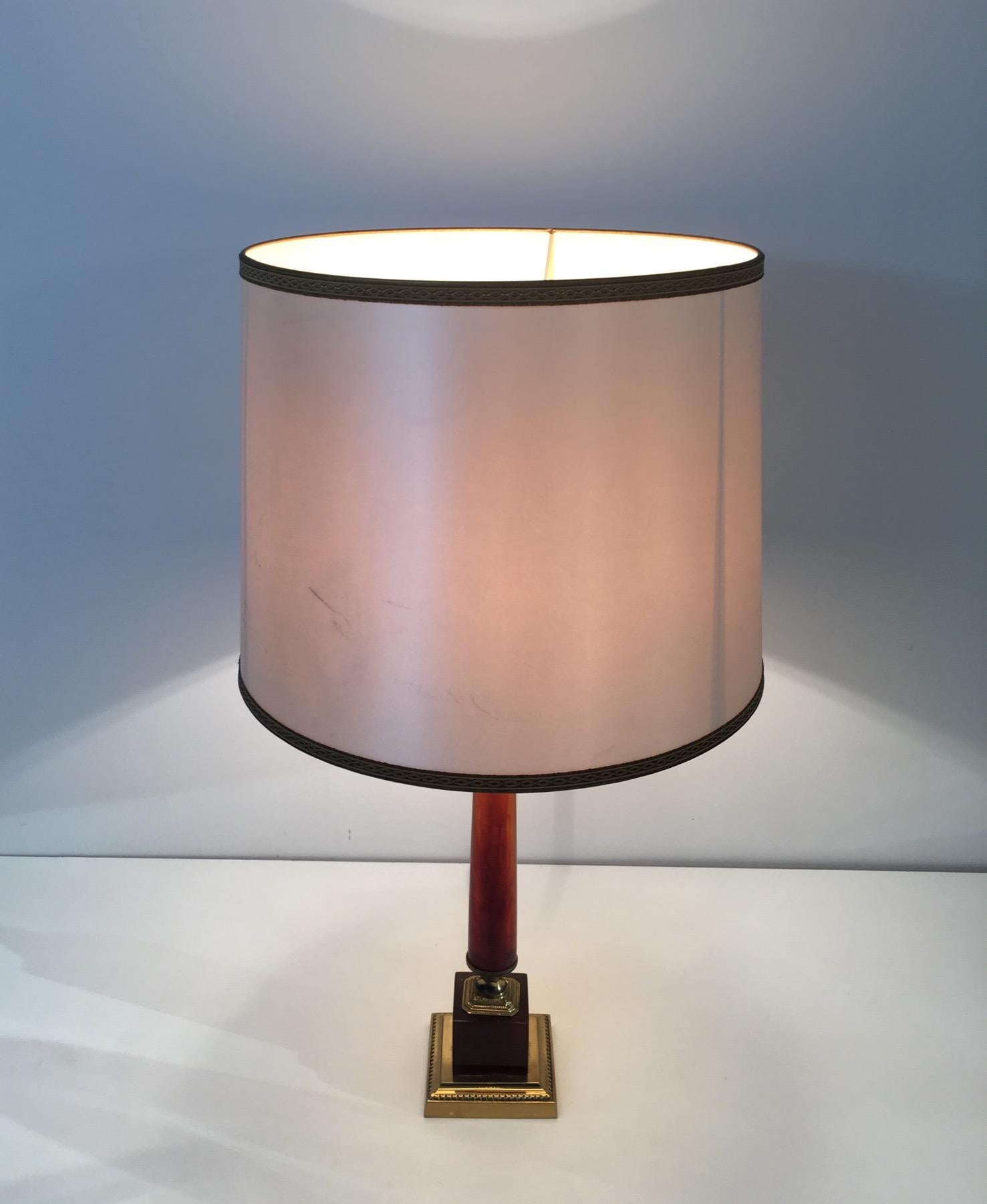Neoclassical Elegant Red Celluloid and Brass Table Lamp, French, circa 1950 For Sale