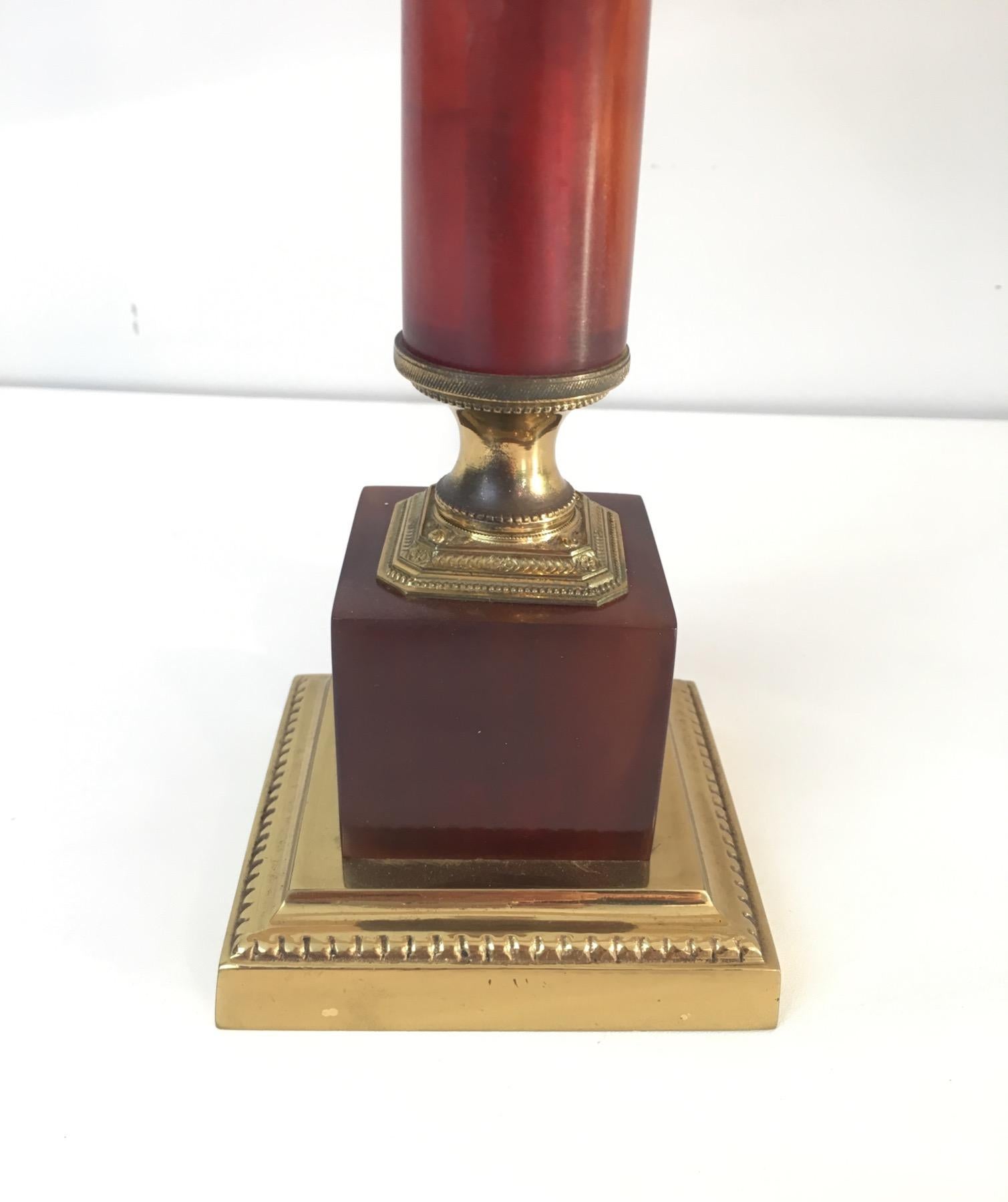 Elegant Red Celluloid and Brass Table Lamp, French, circa 1950 For Sale 4