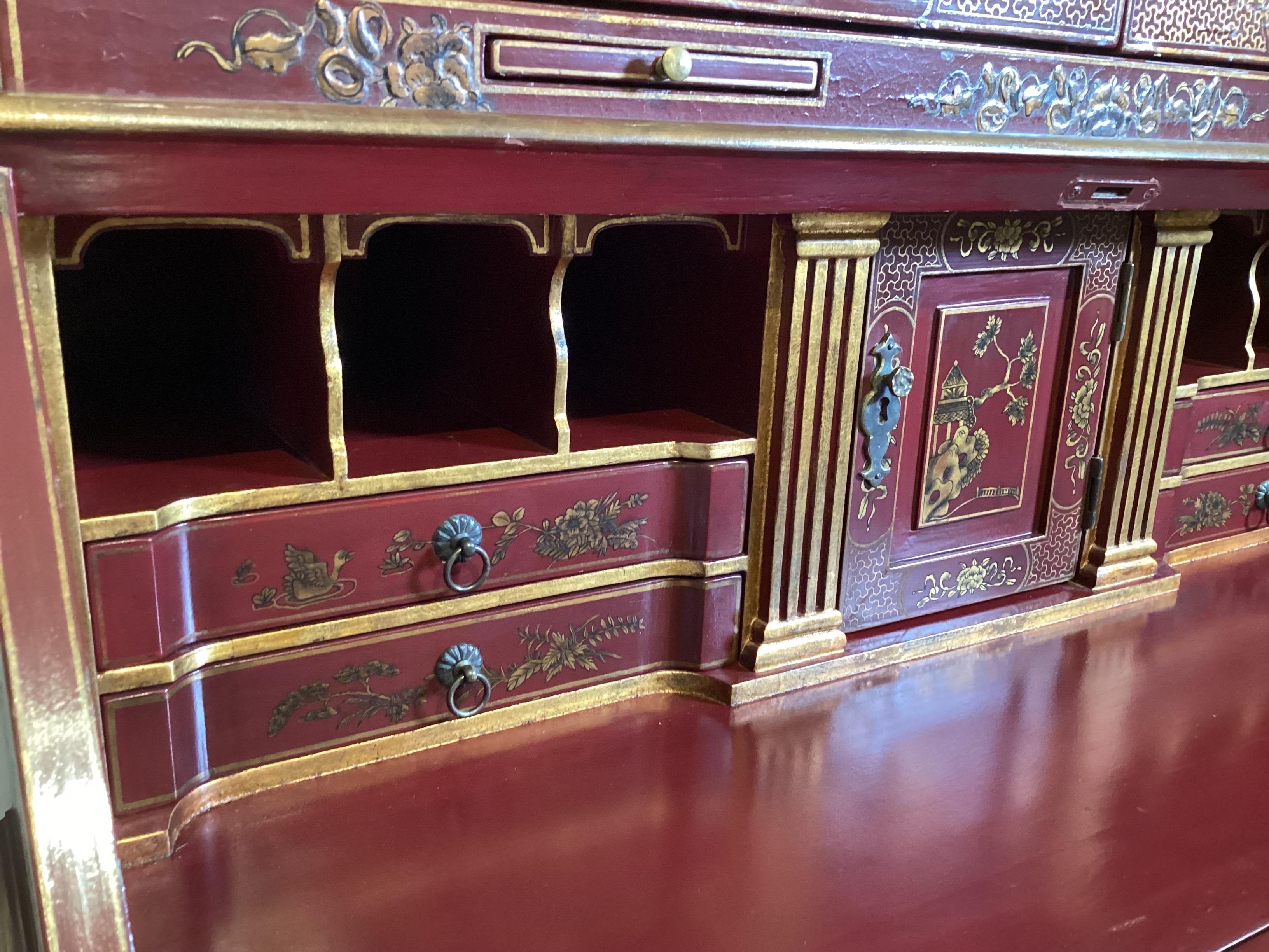 Eleganter roter Chinoiserie-Sekretär-Schreibtisch, handbemalt  im Angebot 3