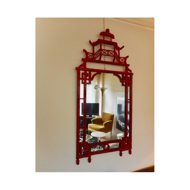 Elegant Red Lacquer Chinoiserie Mirror im Zustand „Gut“ im Angebot in Brussels, BE