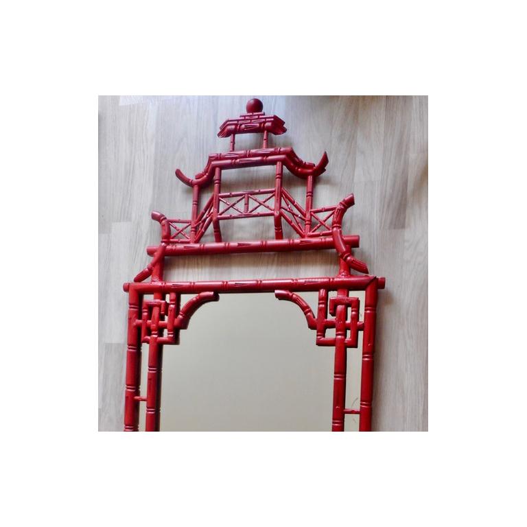 Elegant Red Lacquer Chinoiserie Mirror (Spiegel) im Angebot