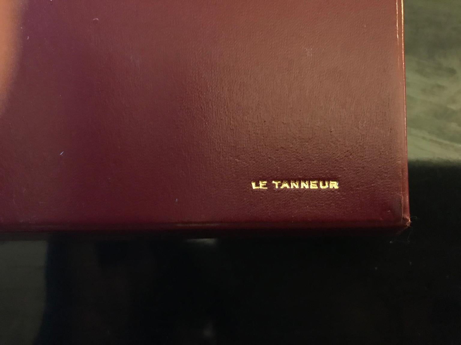 Milieu du XXe siècle Ensemble de bureau élégant en cuir rouge par Le Tanneur, France, années 1950 en vente