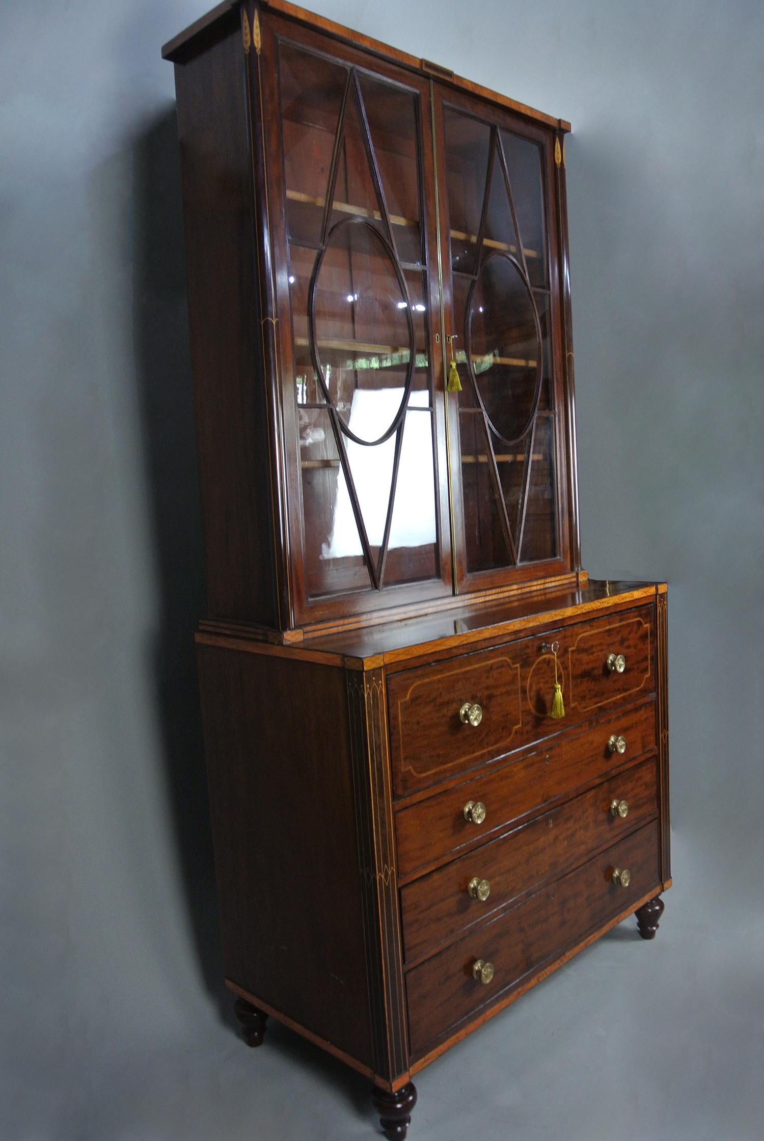 Elegante libreria secretaire Regency in mogano e legno di raso del 1820 ca. in vendita 2