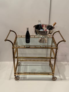 Elegant Regency Style 3 Tier Messing & Glas Mid Century Modern Bar Cart