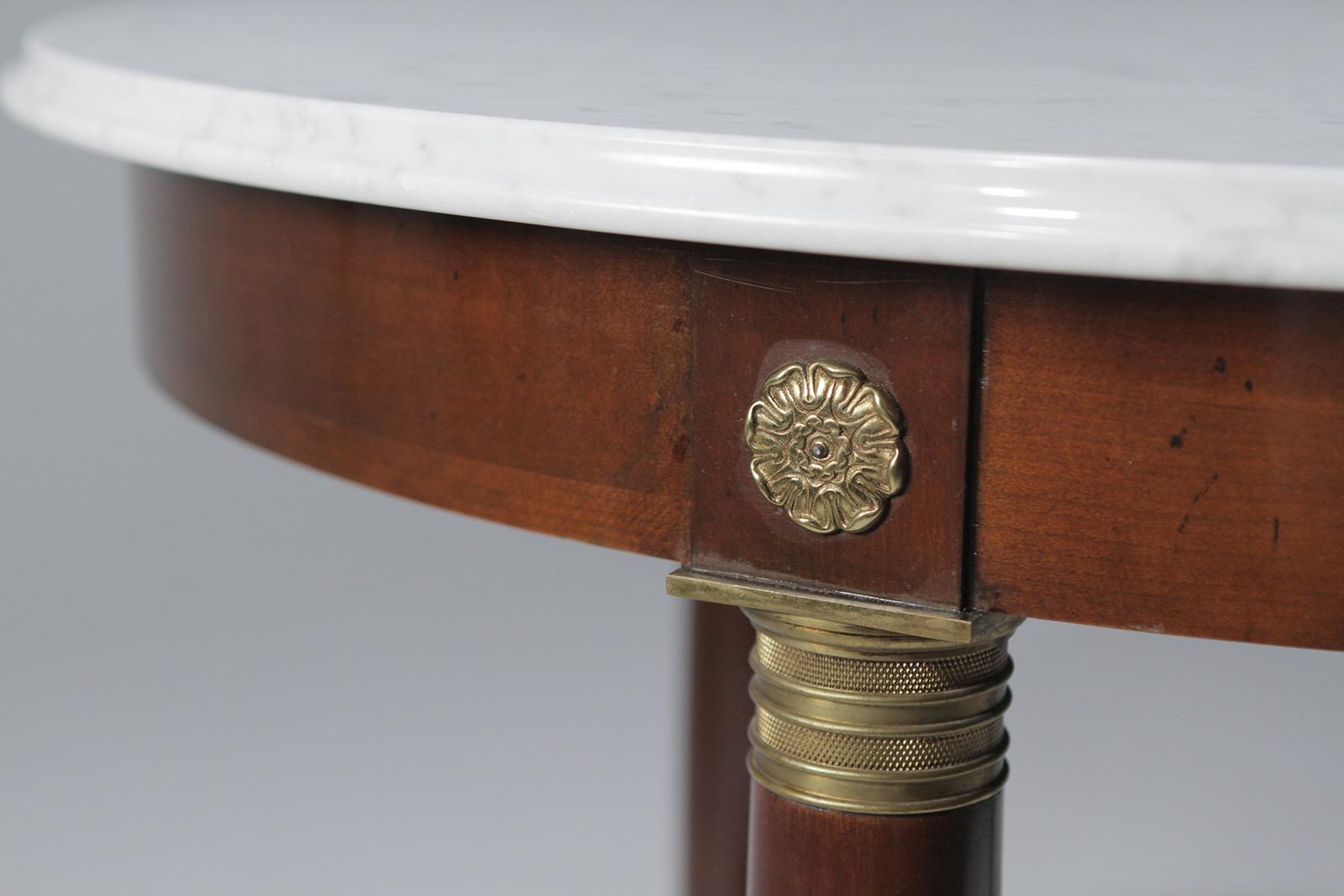 American Elegant Regency Style Round Marble Top and Mahogany Center Table by Baker