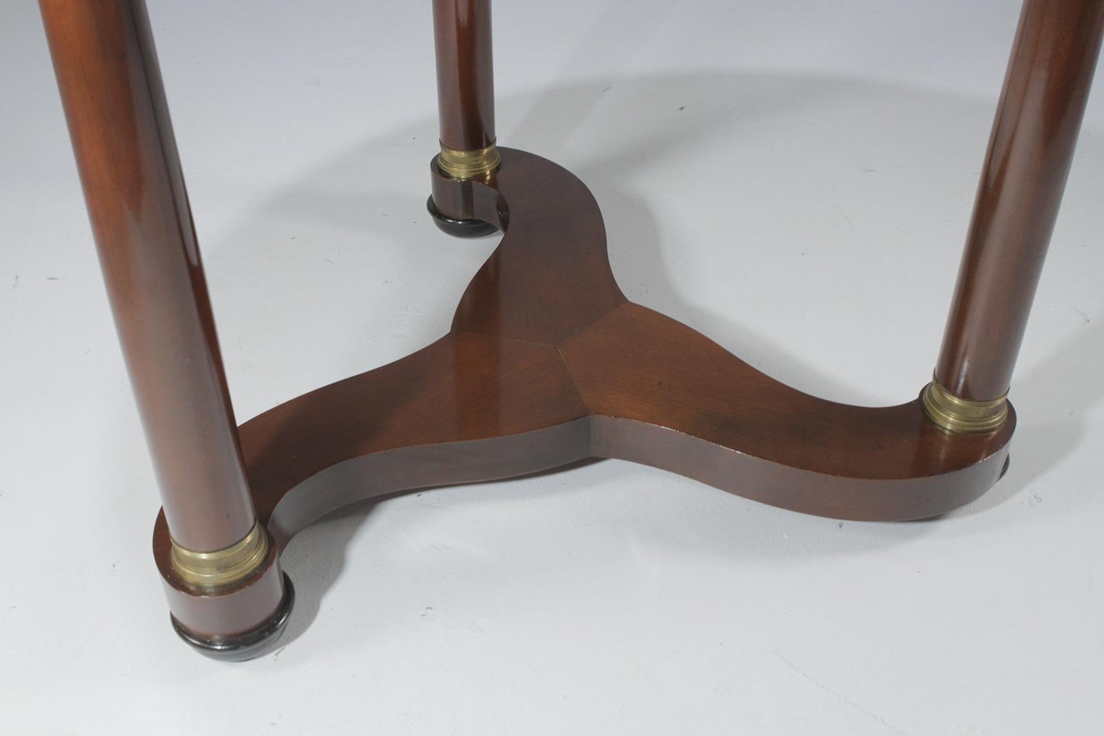Late 20th Century Elegant Regency Style Round Marble Top and Mahogany Center Table by Baker