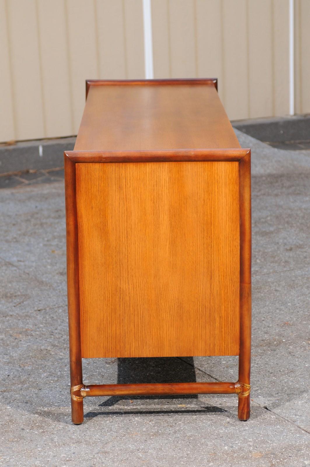 Elegante cassapanca da campagna in Oak e rattan restaurata di McGuire, circa 1970 in vendita 5