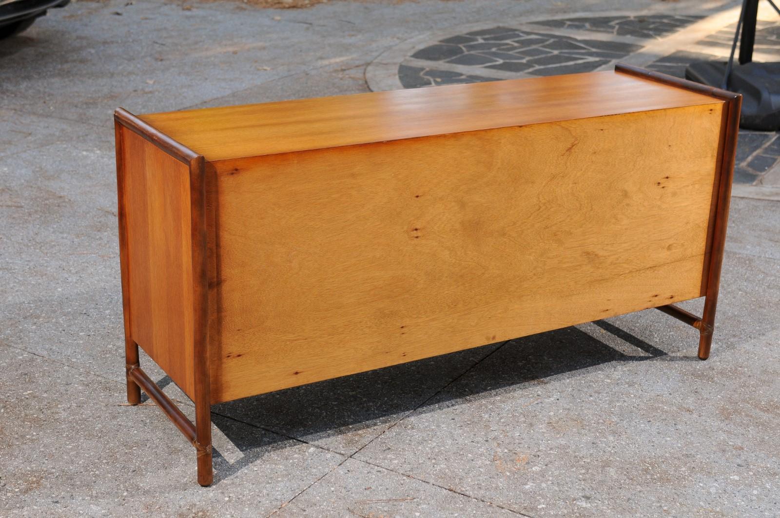 Elegante cassapanca da campagna in Oak e rattan restaurata di McGuire, circa 1970 in vendita 6