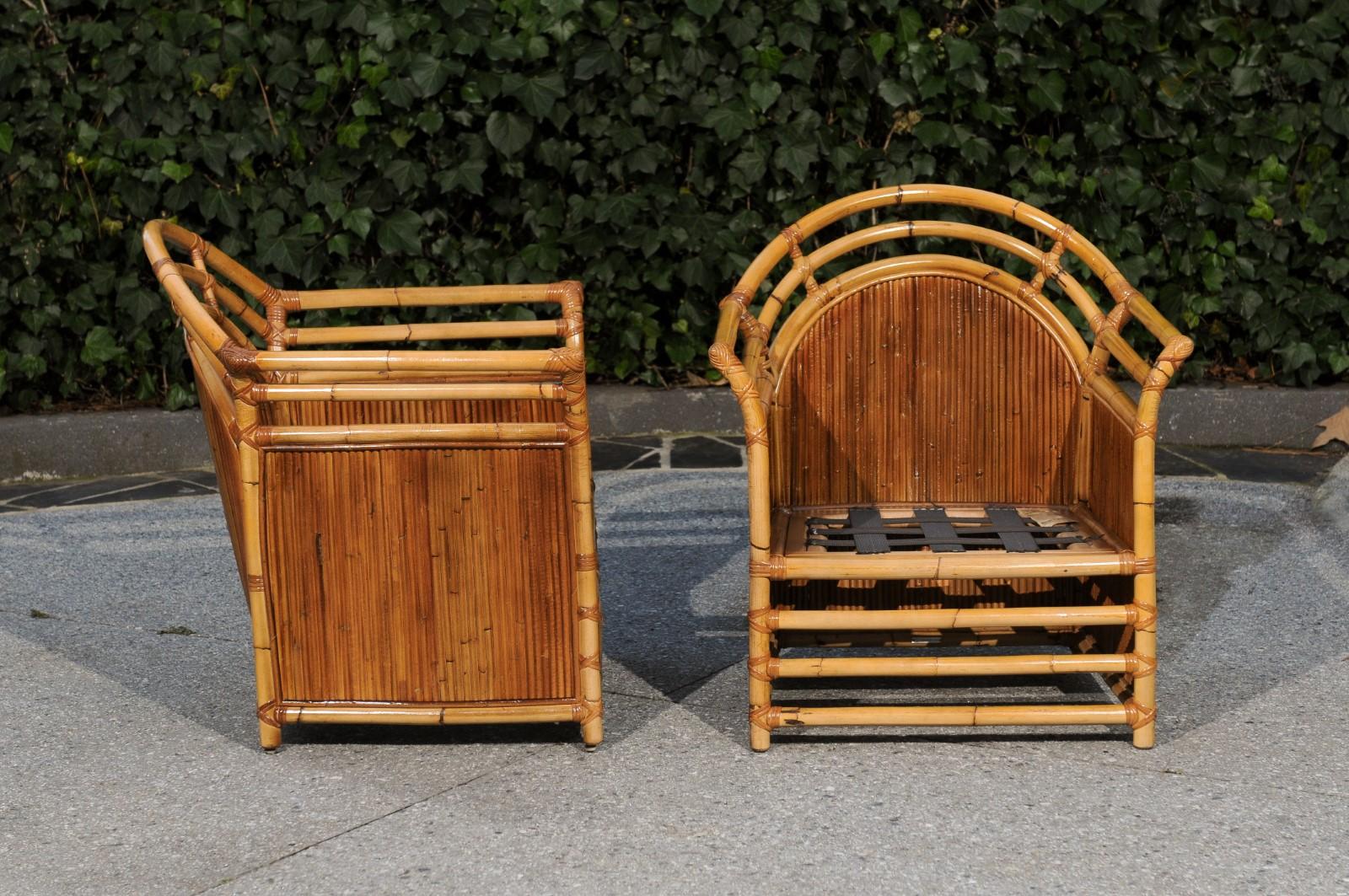 Canne Elegance restaurée d'une paire de fauteuils club Manau par Henry Olko, vers 1980 en vente