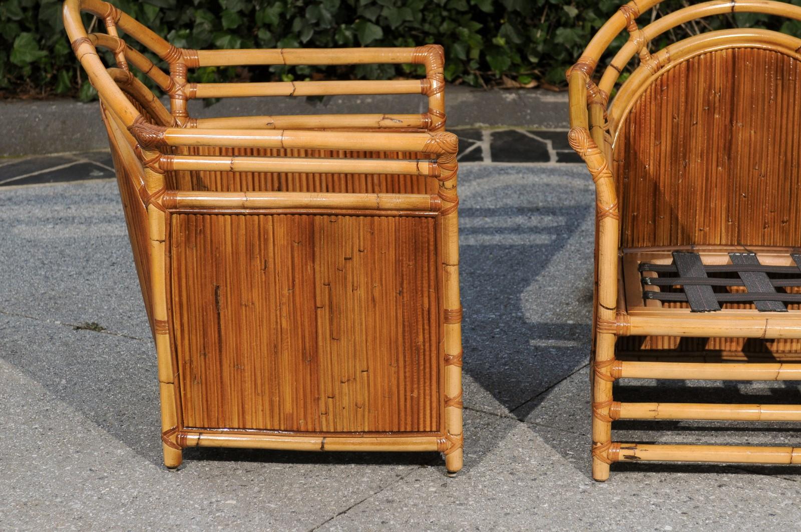 Elegantes restauriertes Paar Manau Club Chairs von Henry Olko, um 1980 im Angebot 1