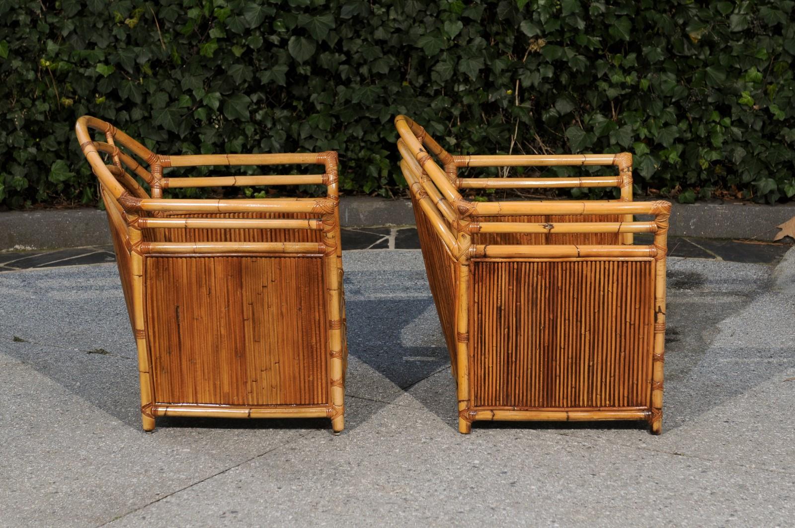 Elegant Restored Pair of Manau Club Chairs by Henry Olko, circa 1980 For Sale 2
