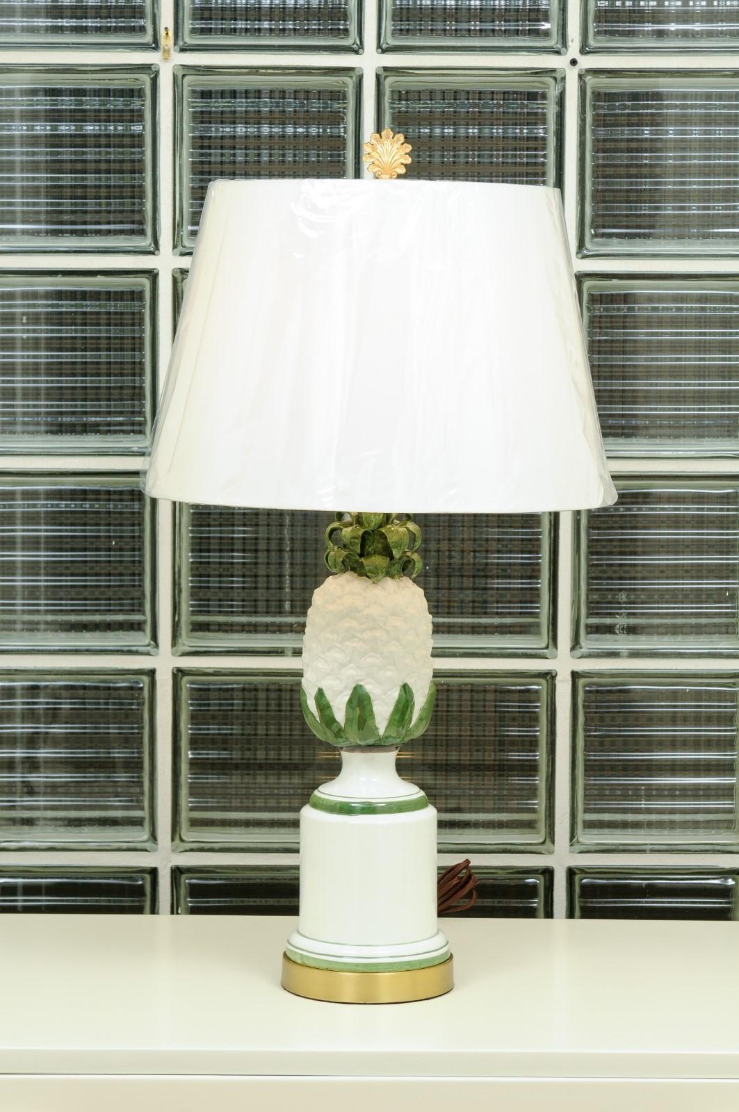 Queste magnifiche lampade vengono spedite così come sono state fotografate e descritte nel racconto. Sono stati sottoposti a un meticoloso restauro professionale e vengono spediti completi dei nuovi paralumi, delle arpe e dei terminali mostrati