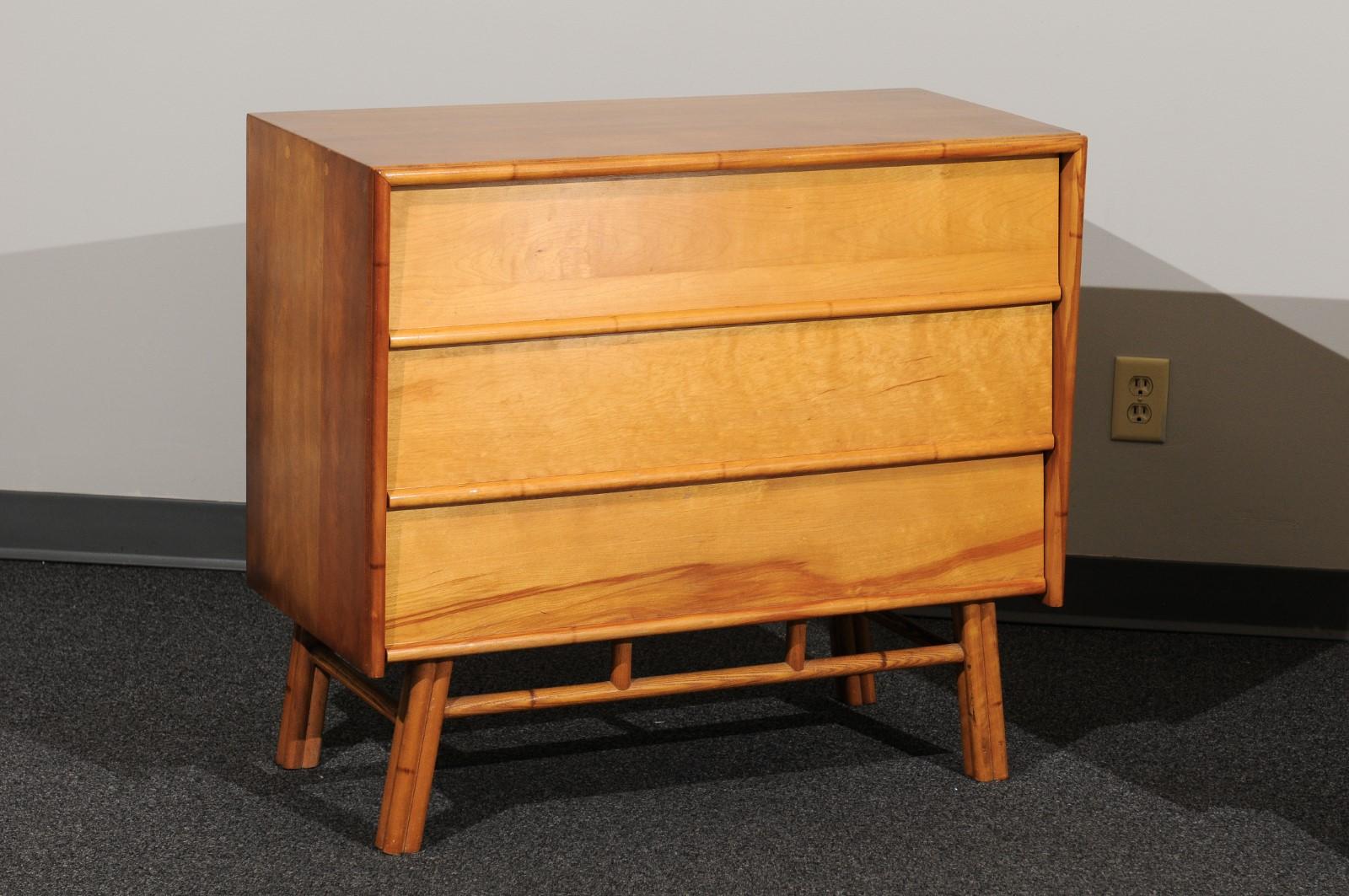 Elegant Restored Pair of Modern Maple Chests by John Stuart, circa 1950 In Excellent Condition For Sale In Atlanta, GA