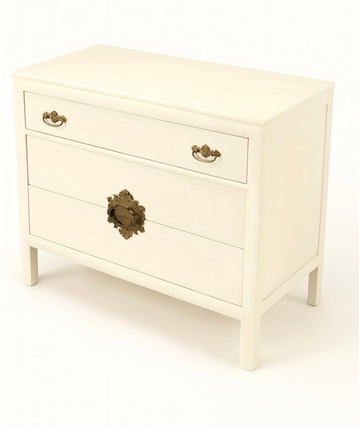 Mid-Century Modern Elegant Restored Pair of Vintage Asian Modern Commodes by Ray Sabota, c 1970 For Sale