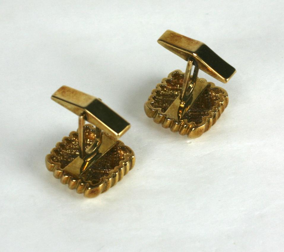 Elegant Ribbed Gold Cufflinks In Excellent Condition For Sale In New York, NY
