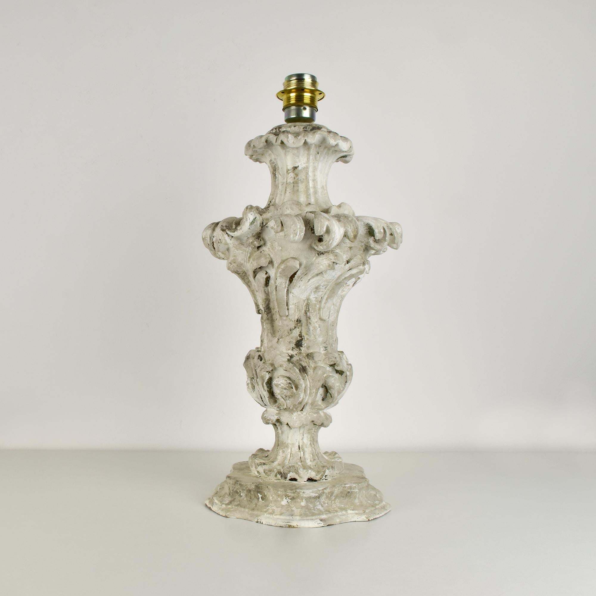 Mid-20th Century Elegant Rocaille Plaster Table Lamp in Serge Roche Style for Timeless Interiors For Sale
